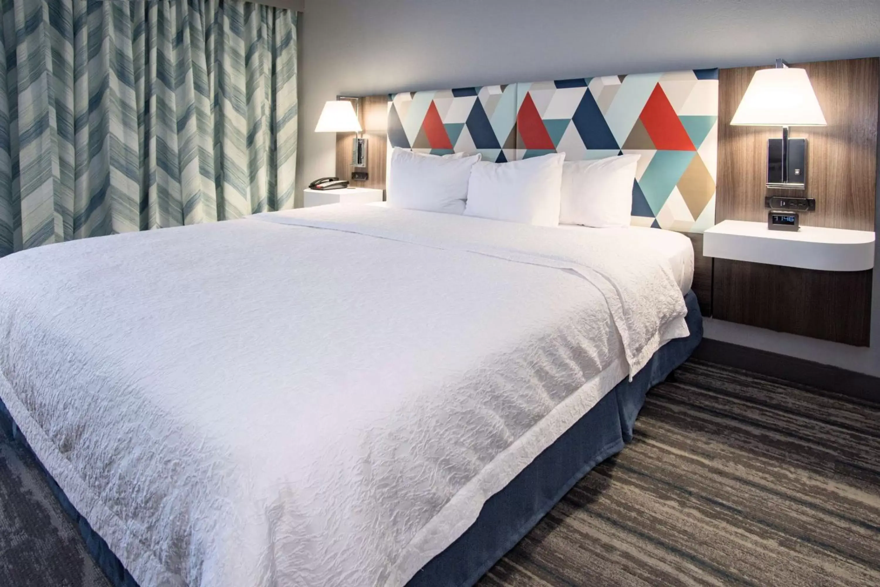 King Room - Mobility Access/Non-Smoking in Hampton Inn Oklahoma City/Yukon King Room - Mobility Access/Non-Smoking in Hampton Inn Oklahoma City/Yukon