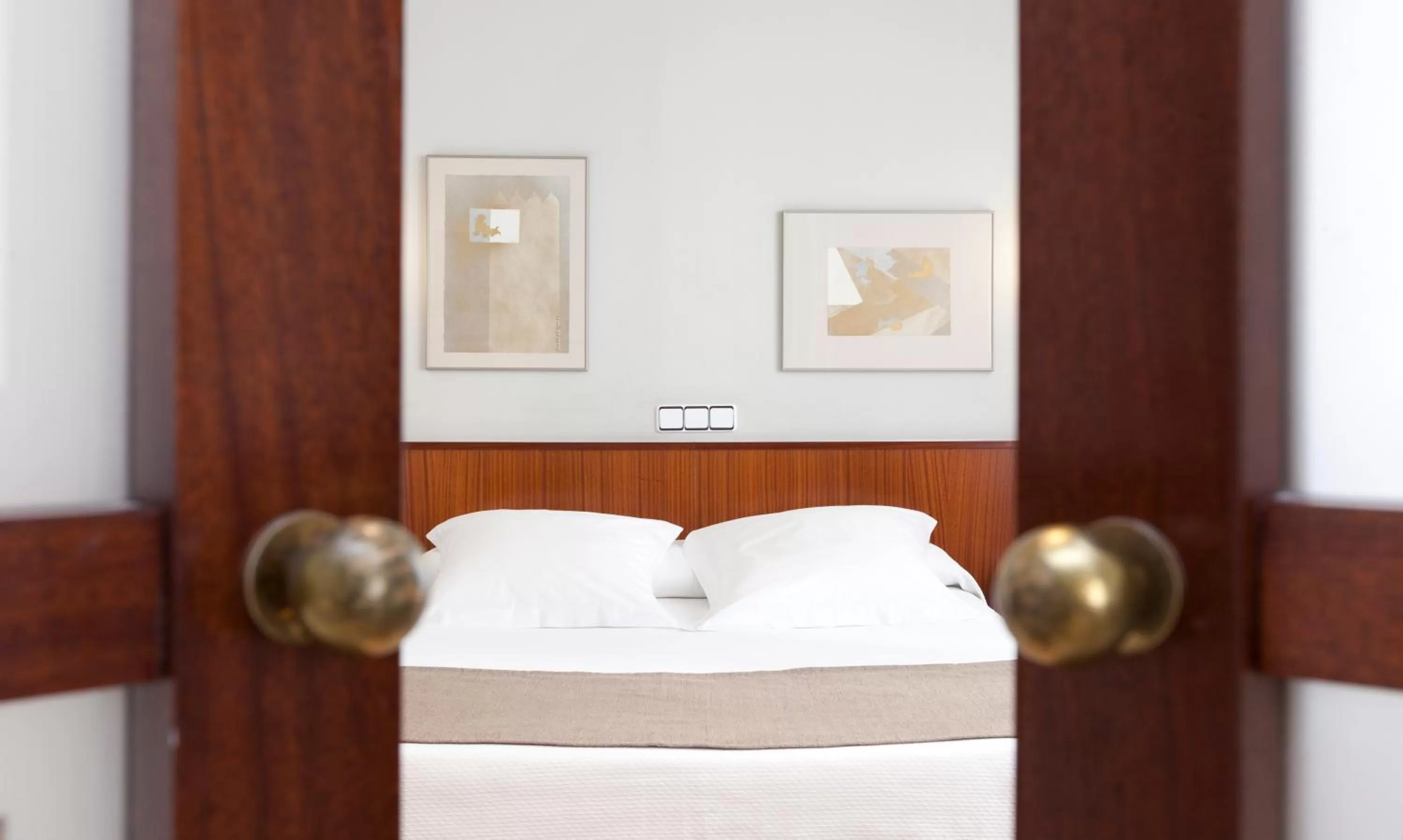 Bedroom, Bed in Peninsular