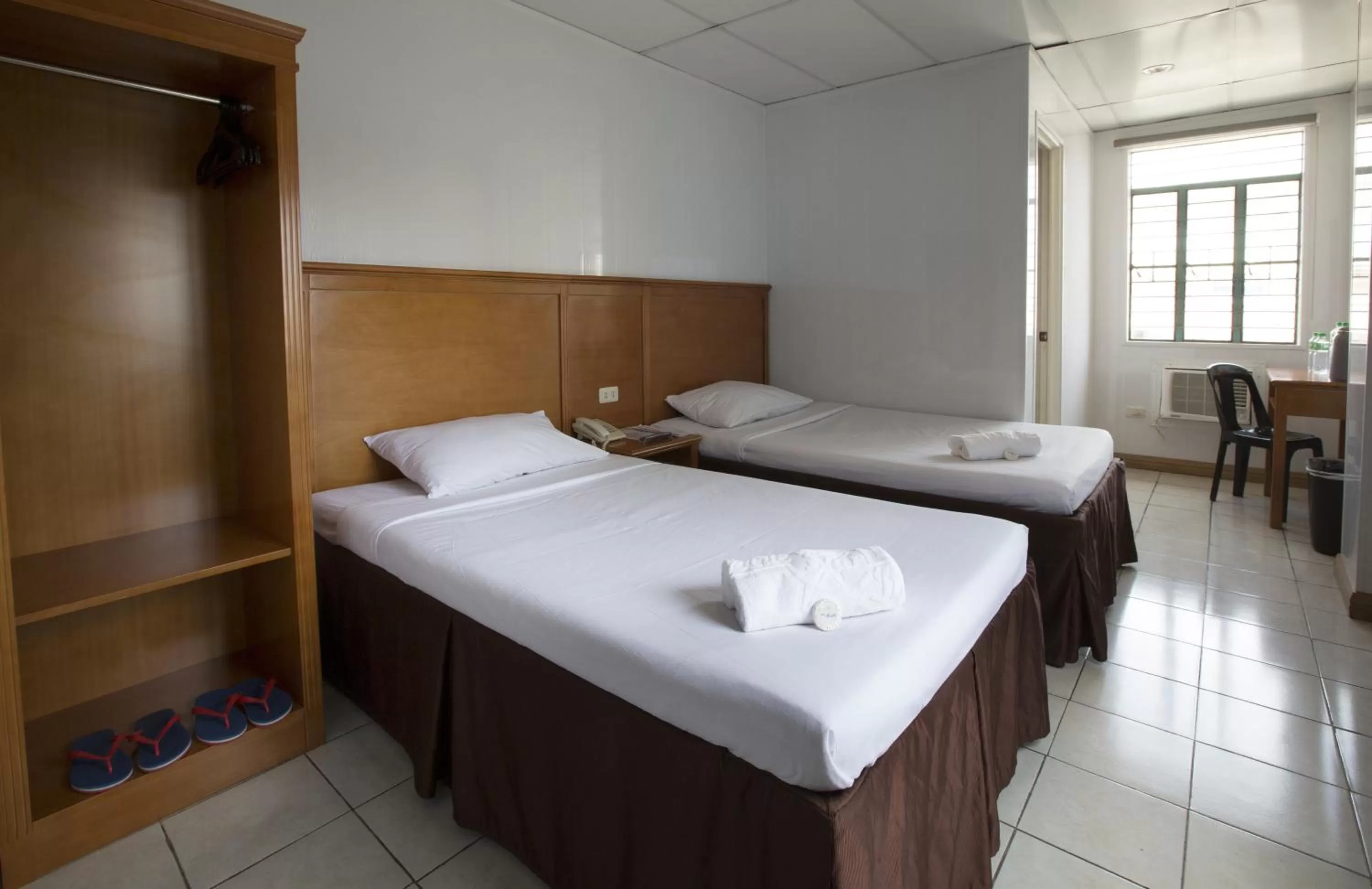 Bedroom, Bed in Value Star Inn