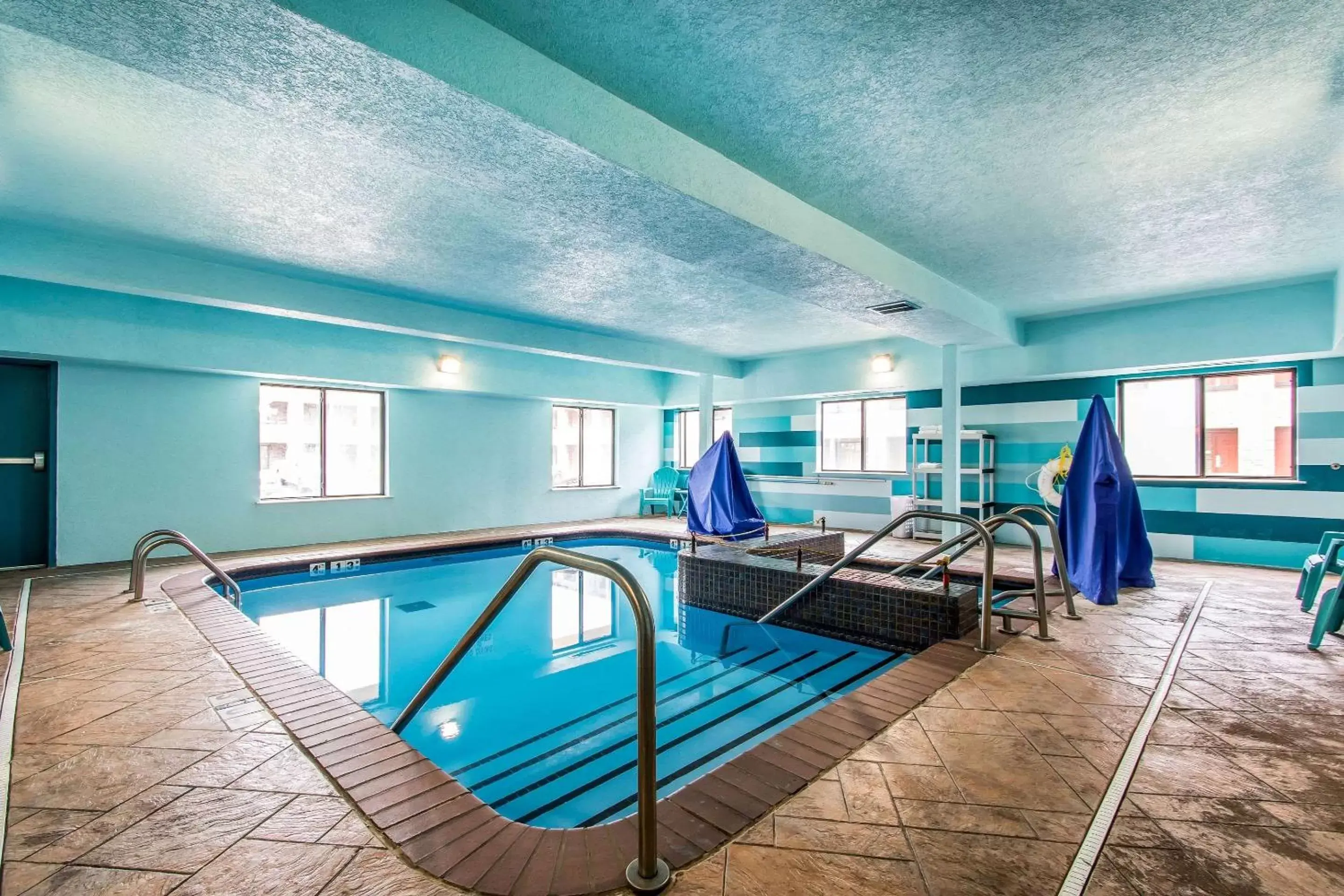On site, Swimming Pool in Comfort Suites Fairgrounds West
