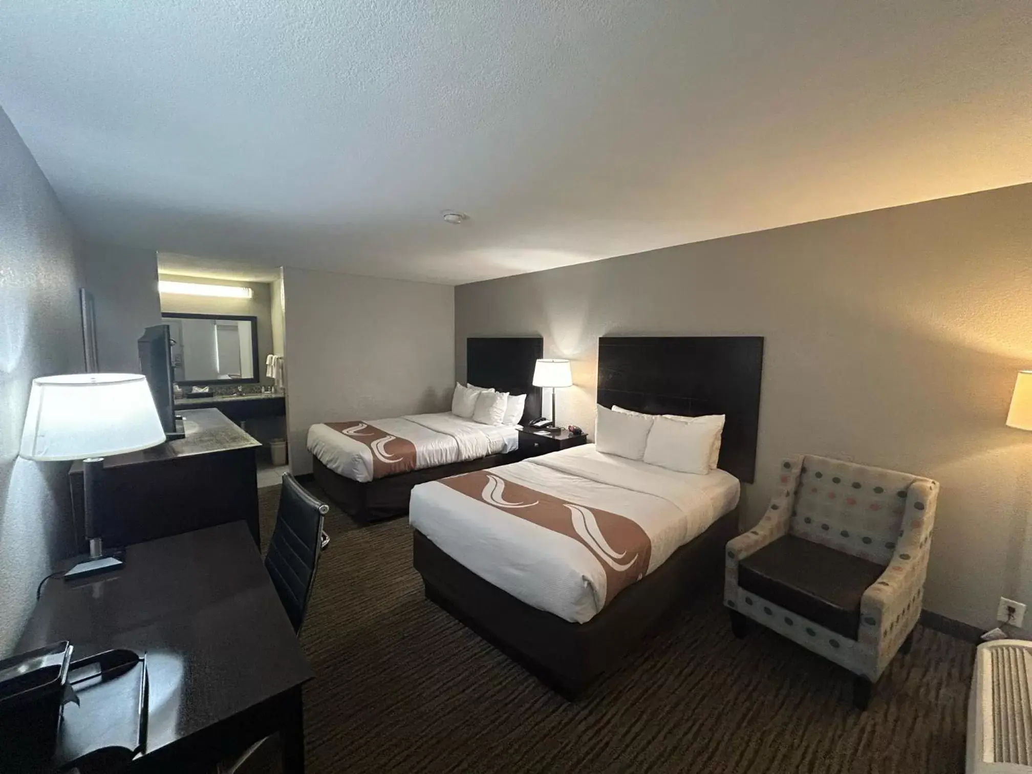 Bed in Quality Inn Mt. Pleasant – Charleston