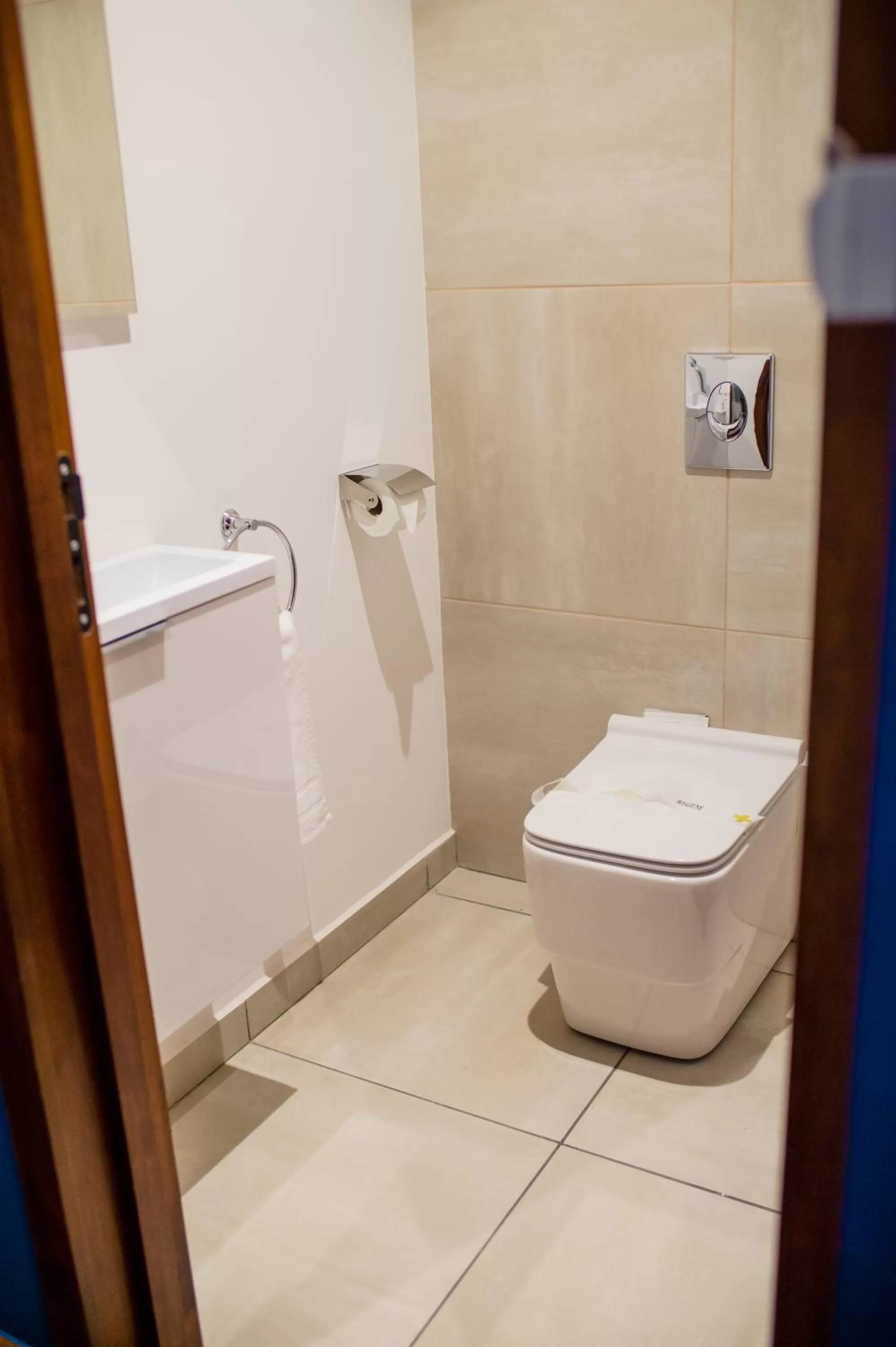 Toilet in La Varangue