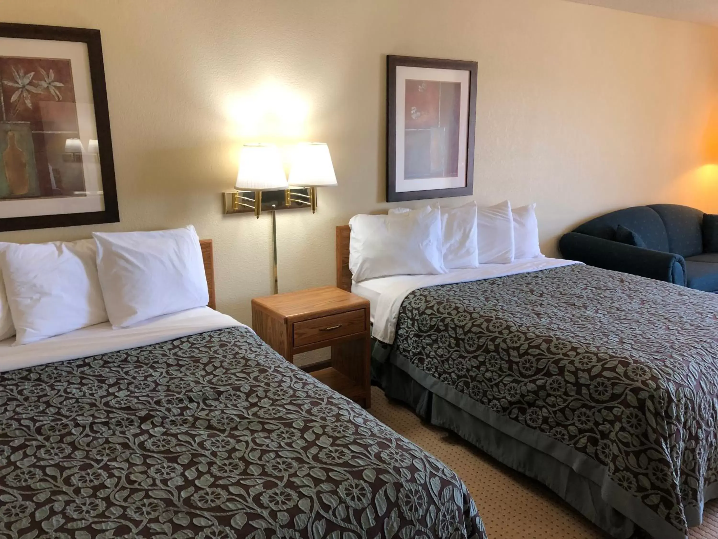 Bed in Days Inn by Wyndham Iron Mountain