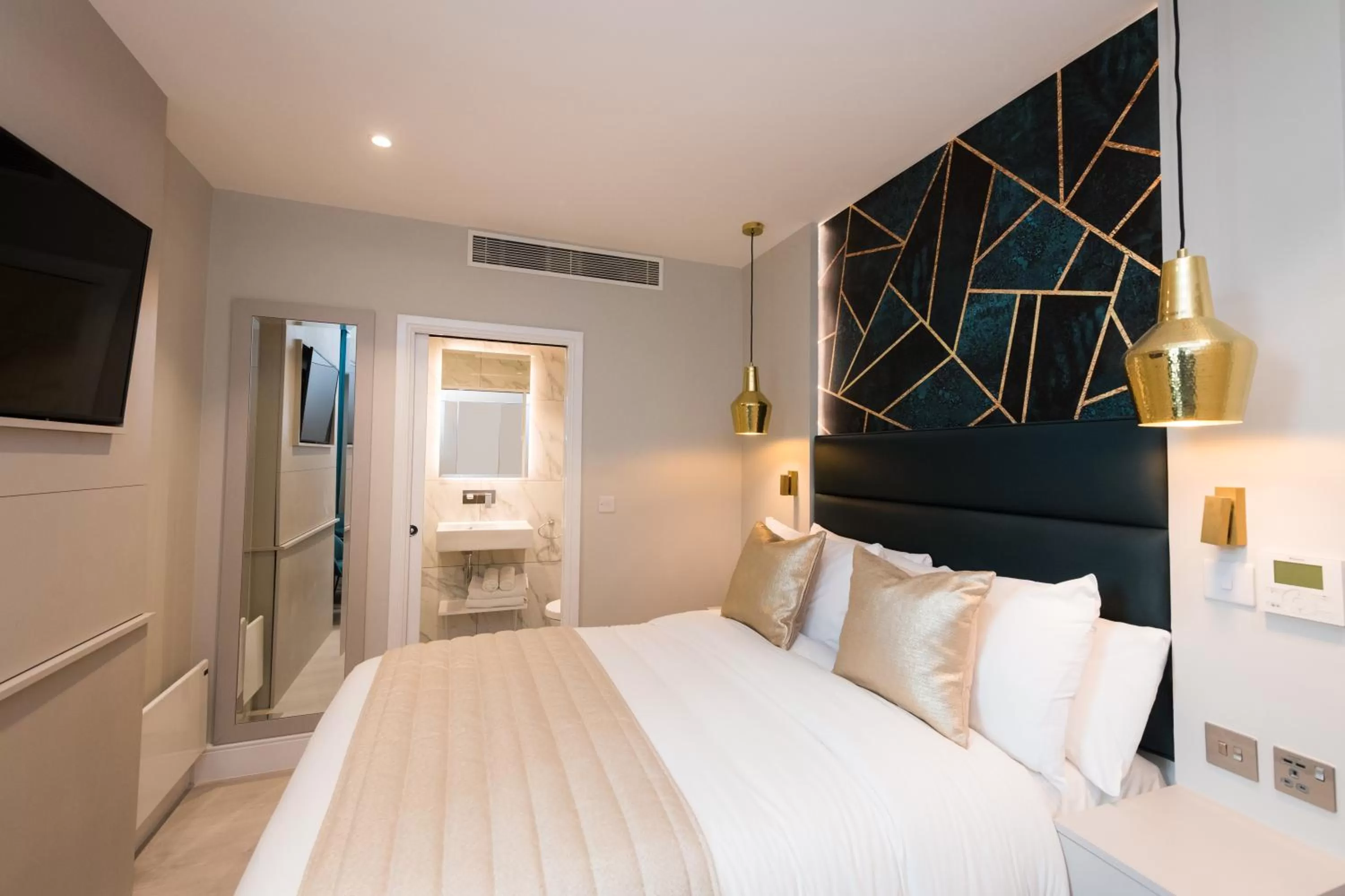 Bedroom in West End Lane II