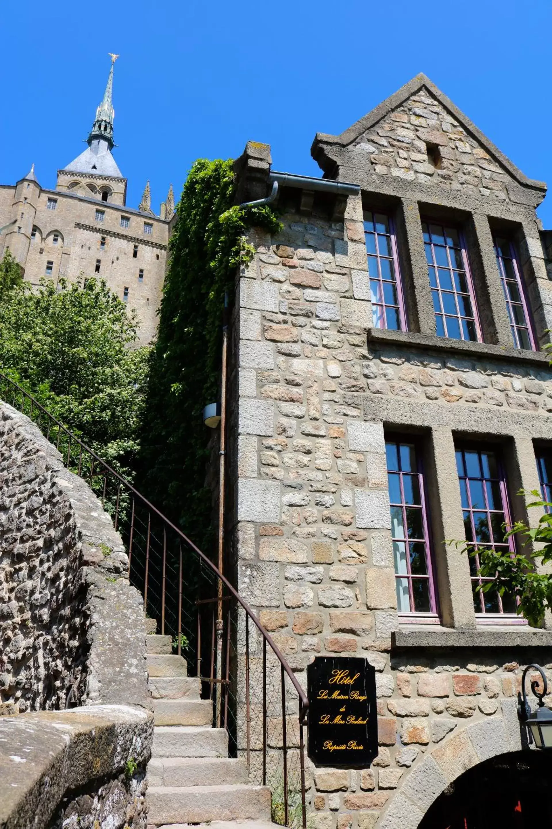 Area and facilities, Property Building in La Mère Poulard