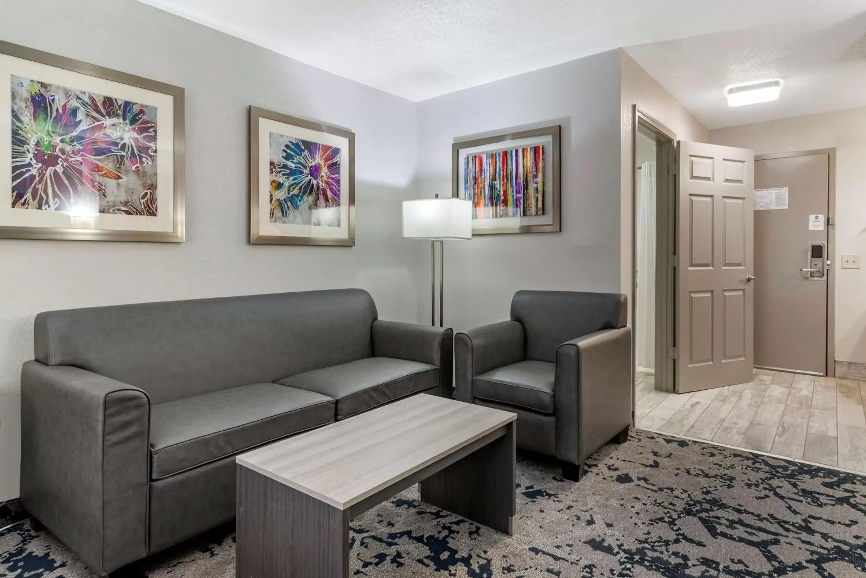 Bedroom, Seating Area in Best Western Allatoona Inn & Suites