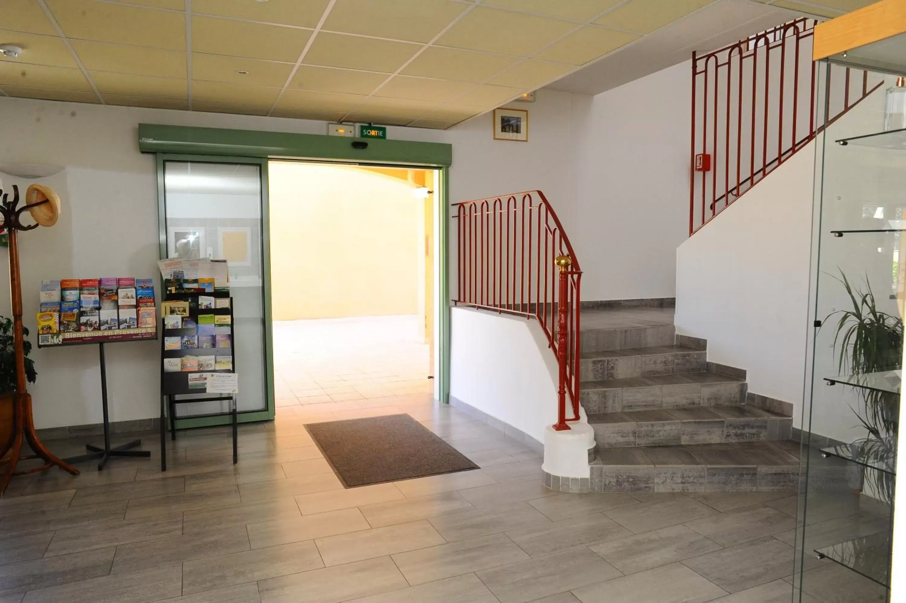 Lobby or reception in Hotel Terriciaë Maussane