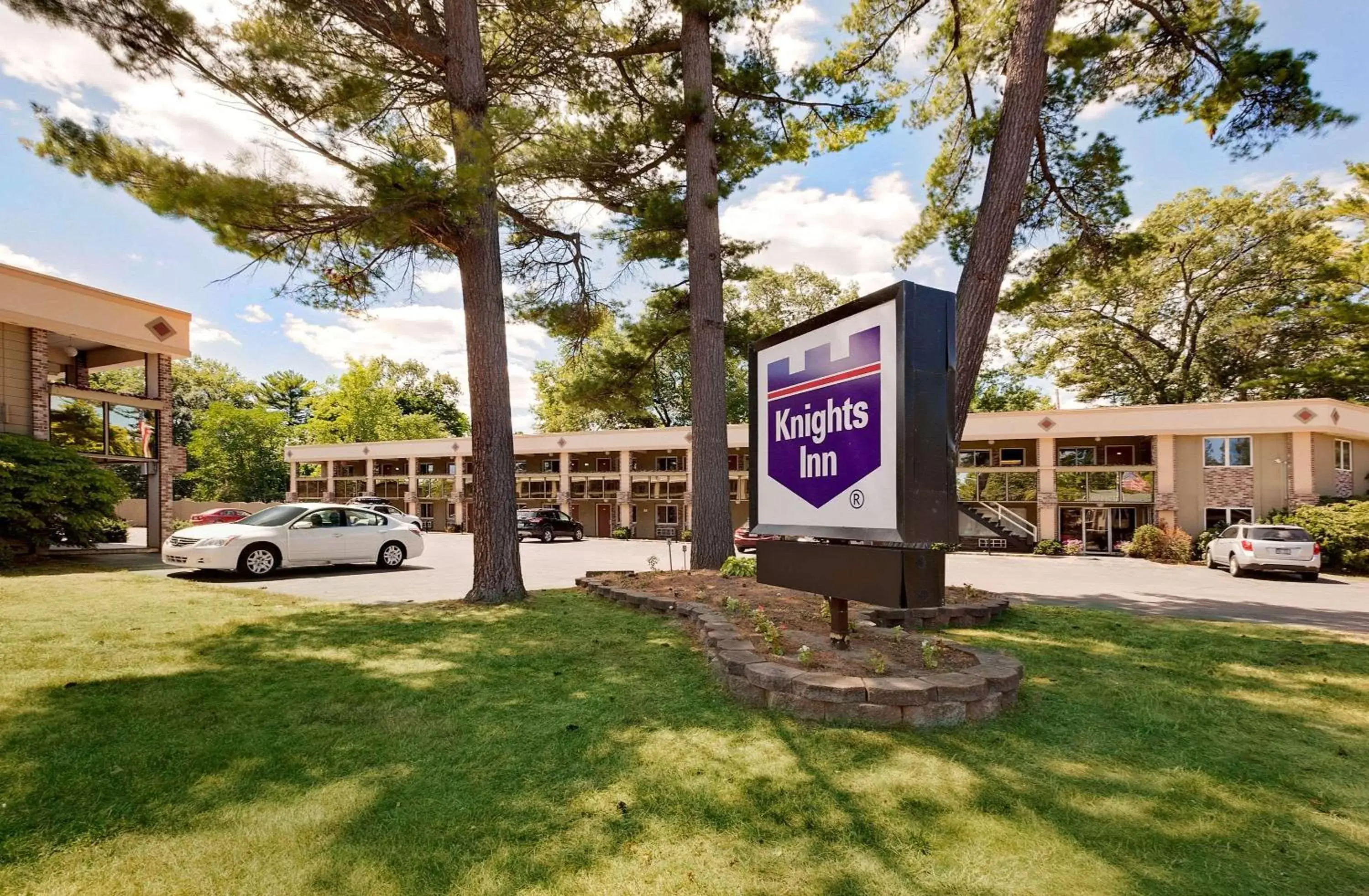 Property Building in Knights Inn Traverse City