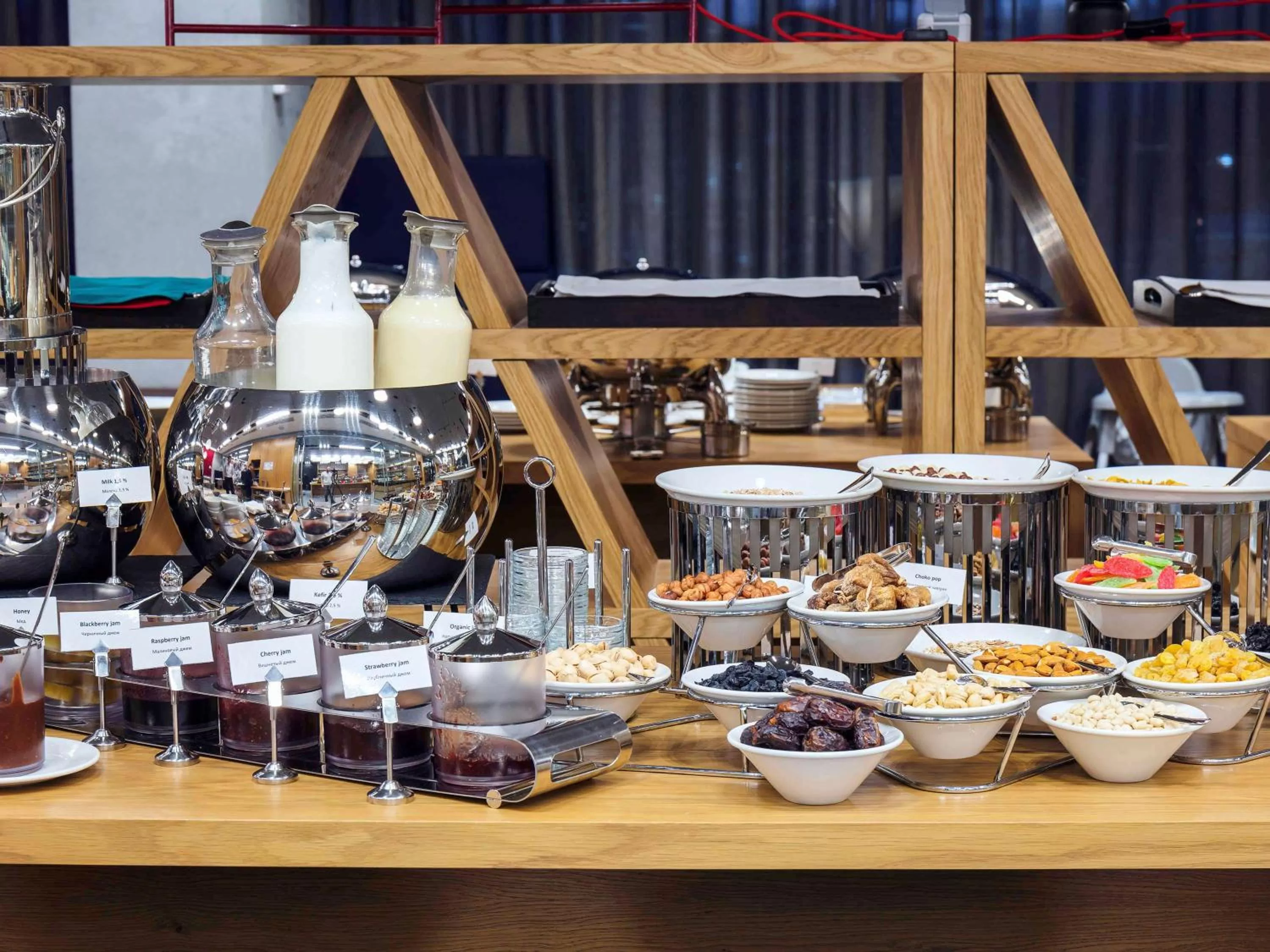 Restaurant/places to eat in Novotel Almaty City Center