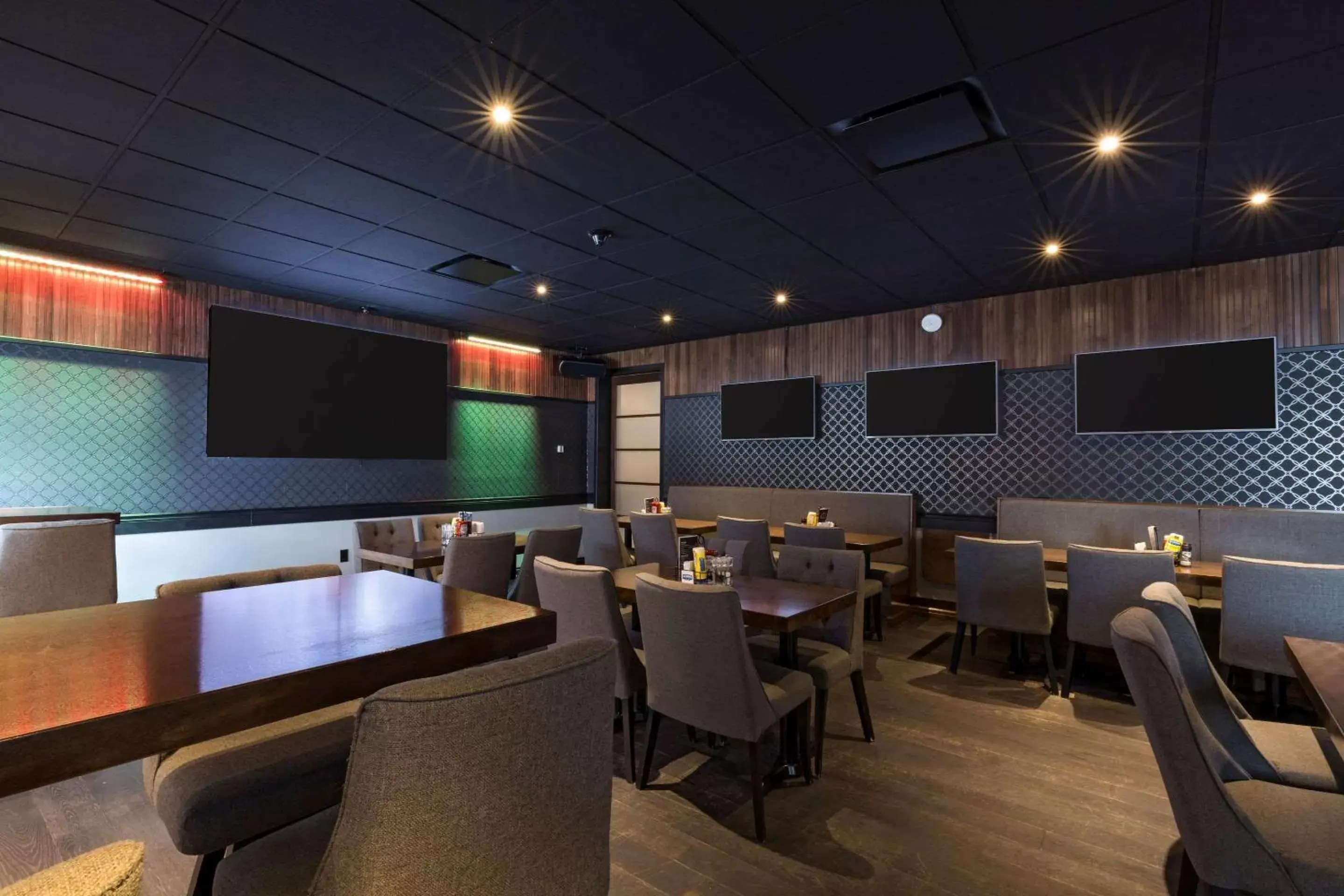 Lounge or bar in Quality Inn & Suites Lounge or bar in Quality Inn & Suites