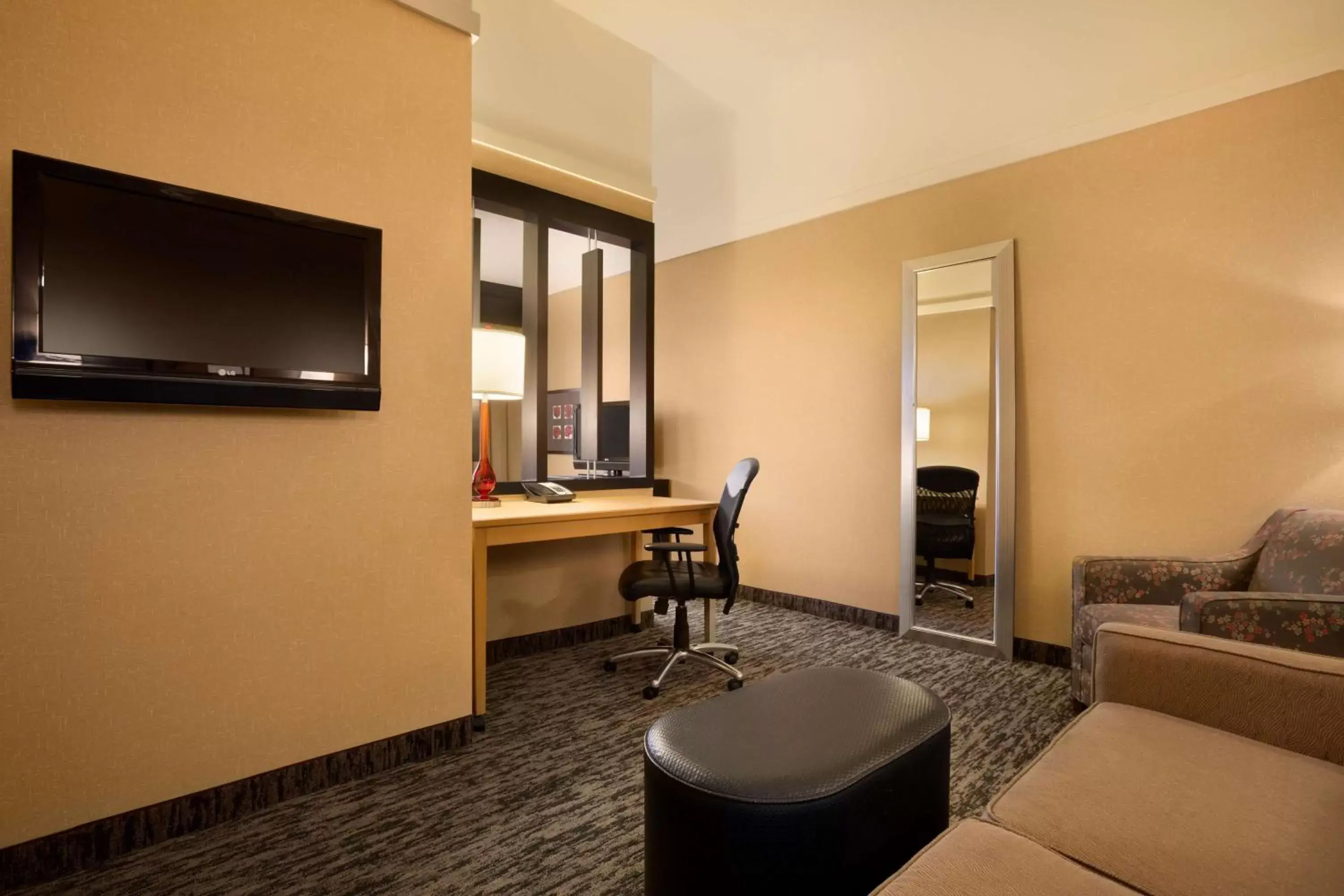 King Suite with Sofa Bed in DoubleTree by Hilton Hotel Oklahoma City Airport King Suite with Sofa Bed in DoubleTree by Hilton Hotel Oklahoma City Airport