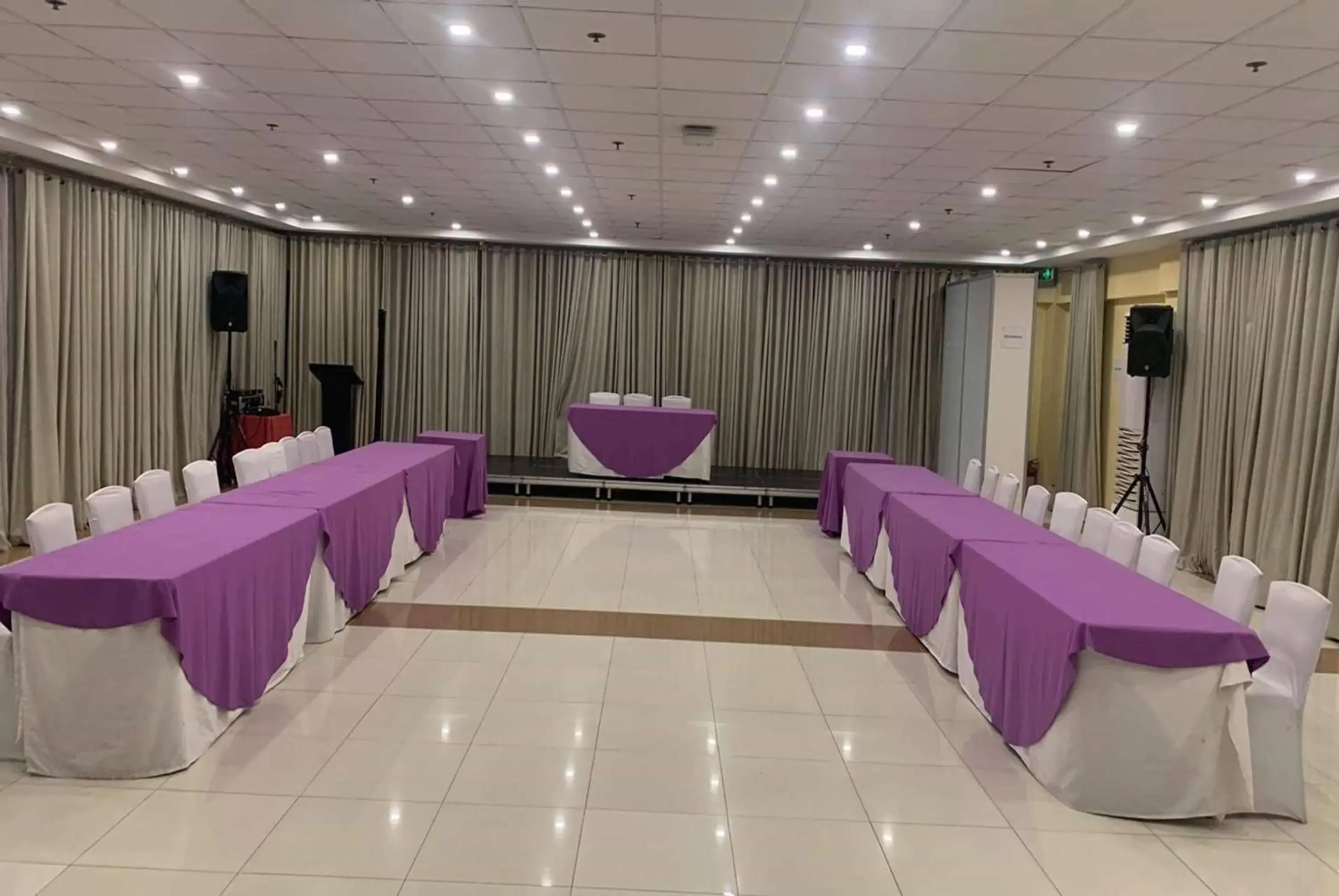 Meeting/conference room in Days Hotel by Wyndham Iloilo