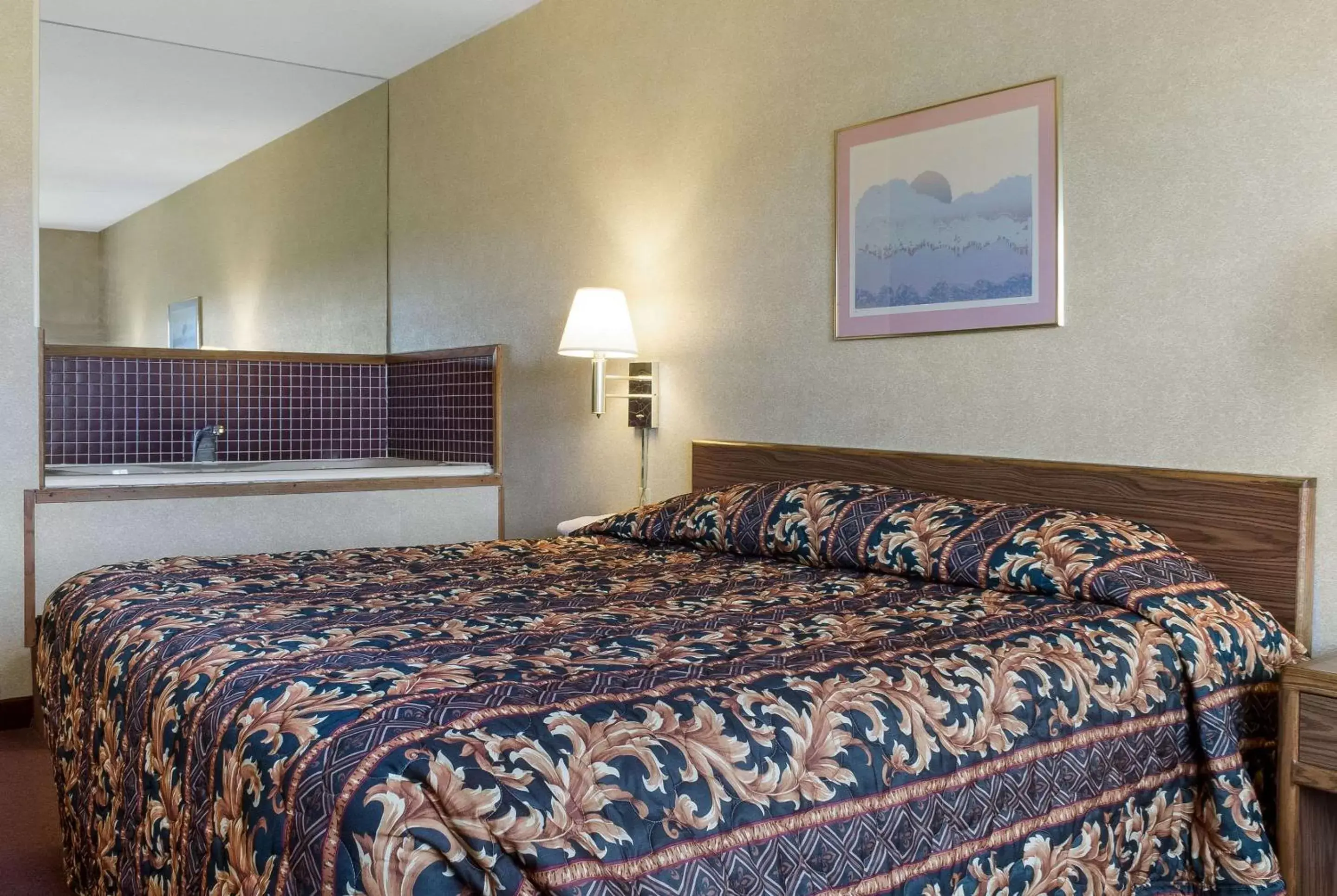 Photo of the whole room, Bed in Rodeway Inn Wahpeton