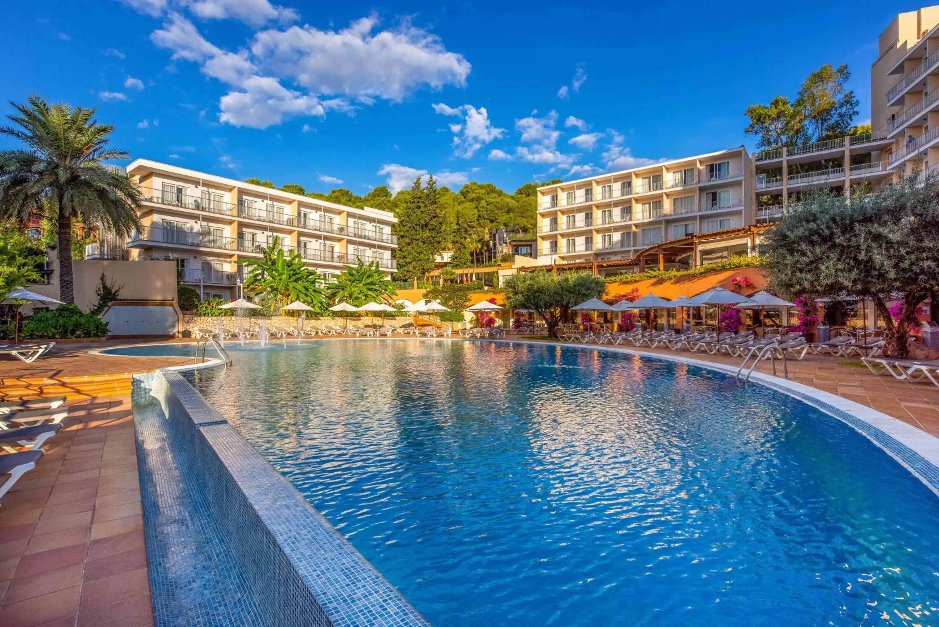 Swimming pool in Valentin Grand Park Suite Hotel