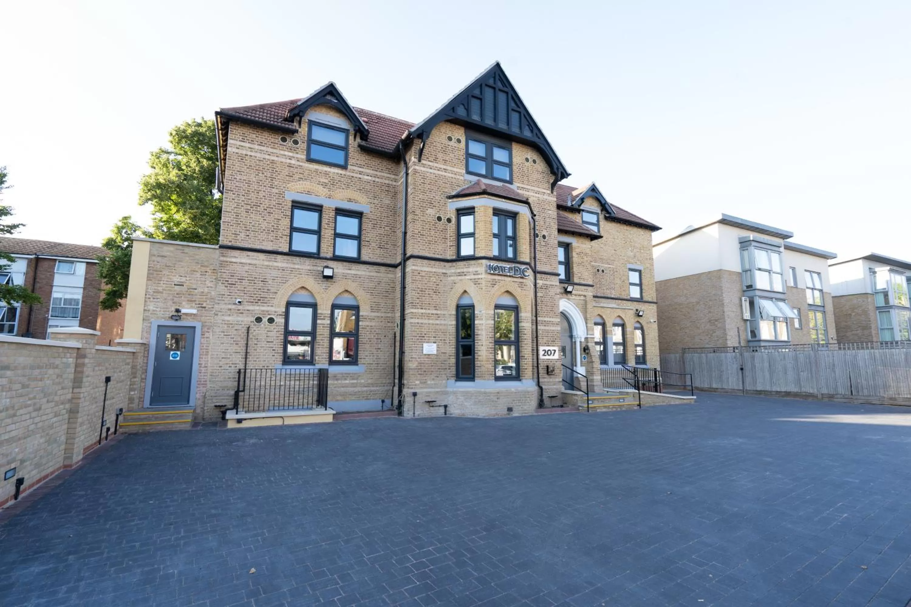 Property building in Hotel DC, Stratford