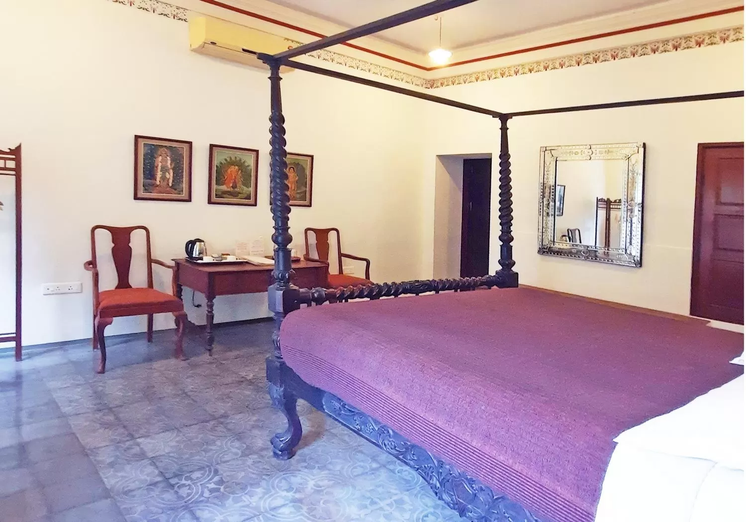 Photo of the whole room, Bed in Saratha Vilas Chettinad