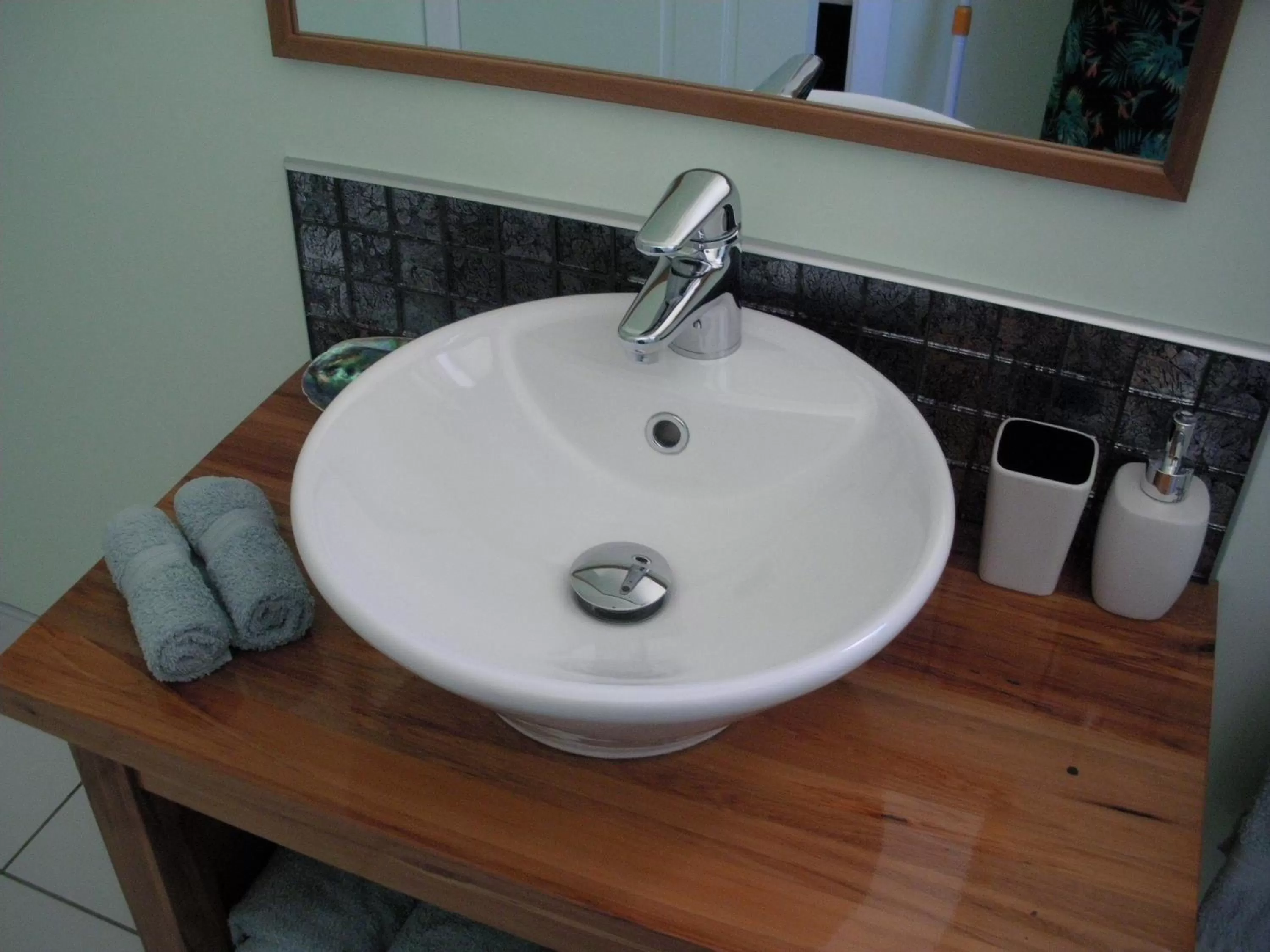 Toilet in Mahinapua Retreat B&B