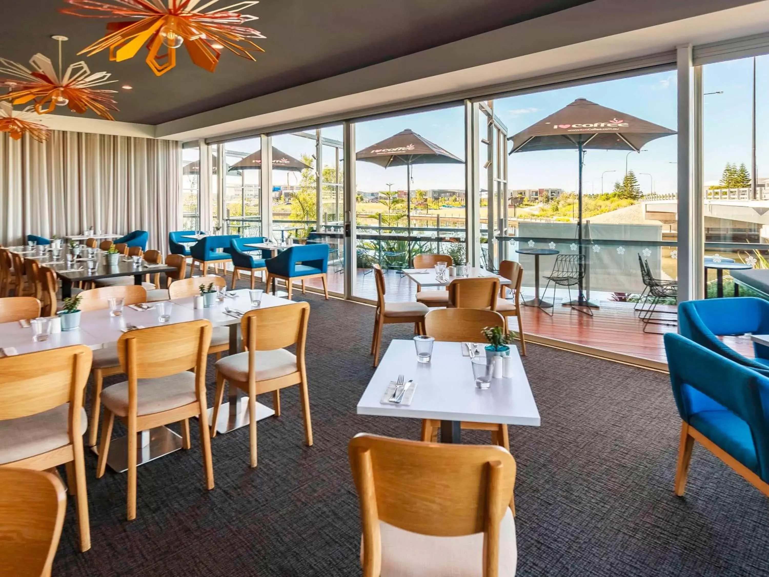 Property building, Restaurant/Places to Eat in Mercure Sunshine Coast Kawana Waters