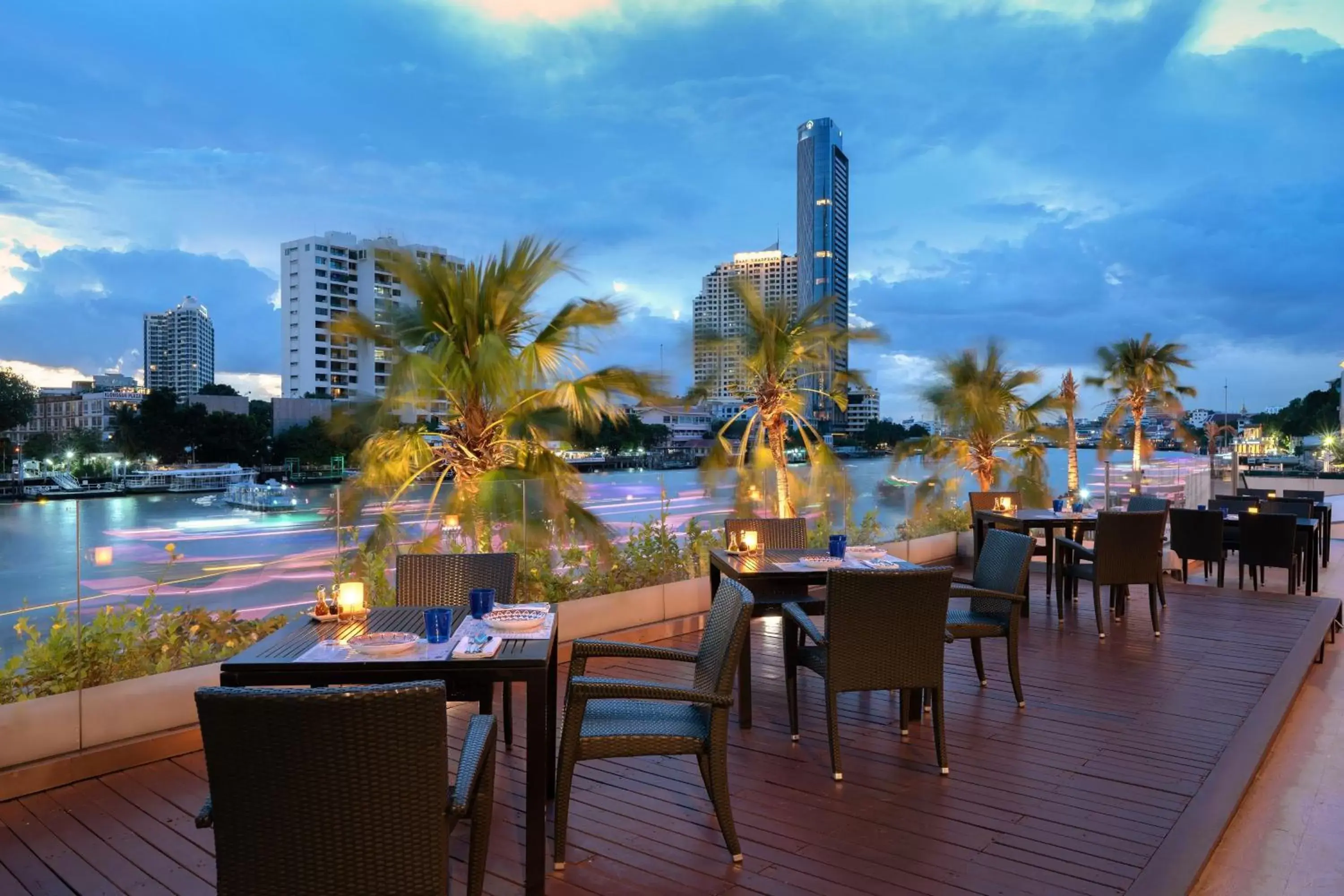 Restaurant/Places to Eat in Royal Orchid Sheraton Hotel and Towers
