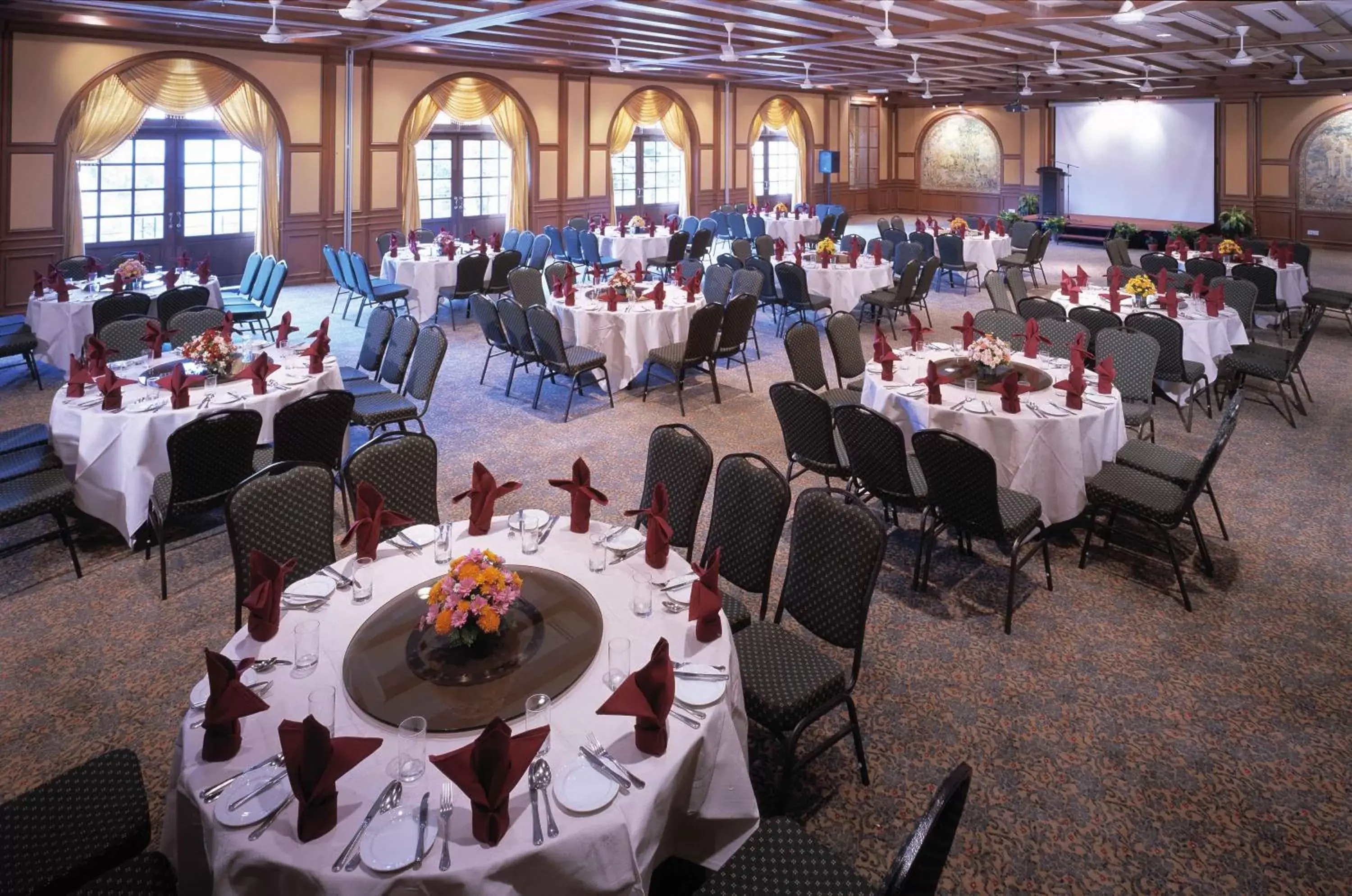 Banquet/Function facilities, Restaurant/Places to Eat in Colmar Tropicale