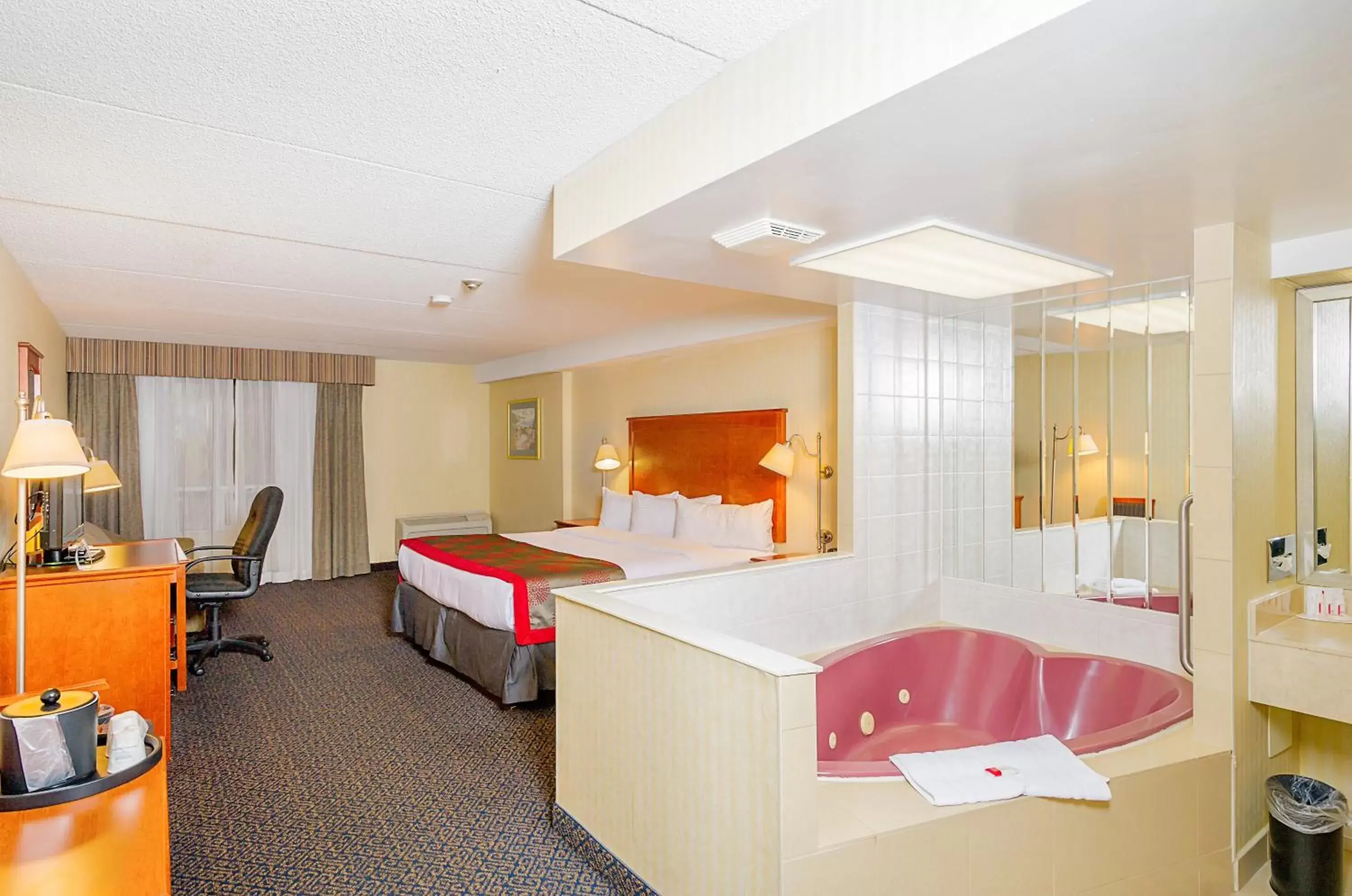 Photo of the whole room in Ramada by Wyndham Niagara Falls by the River