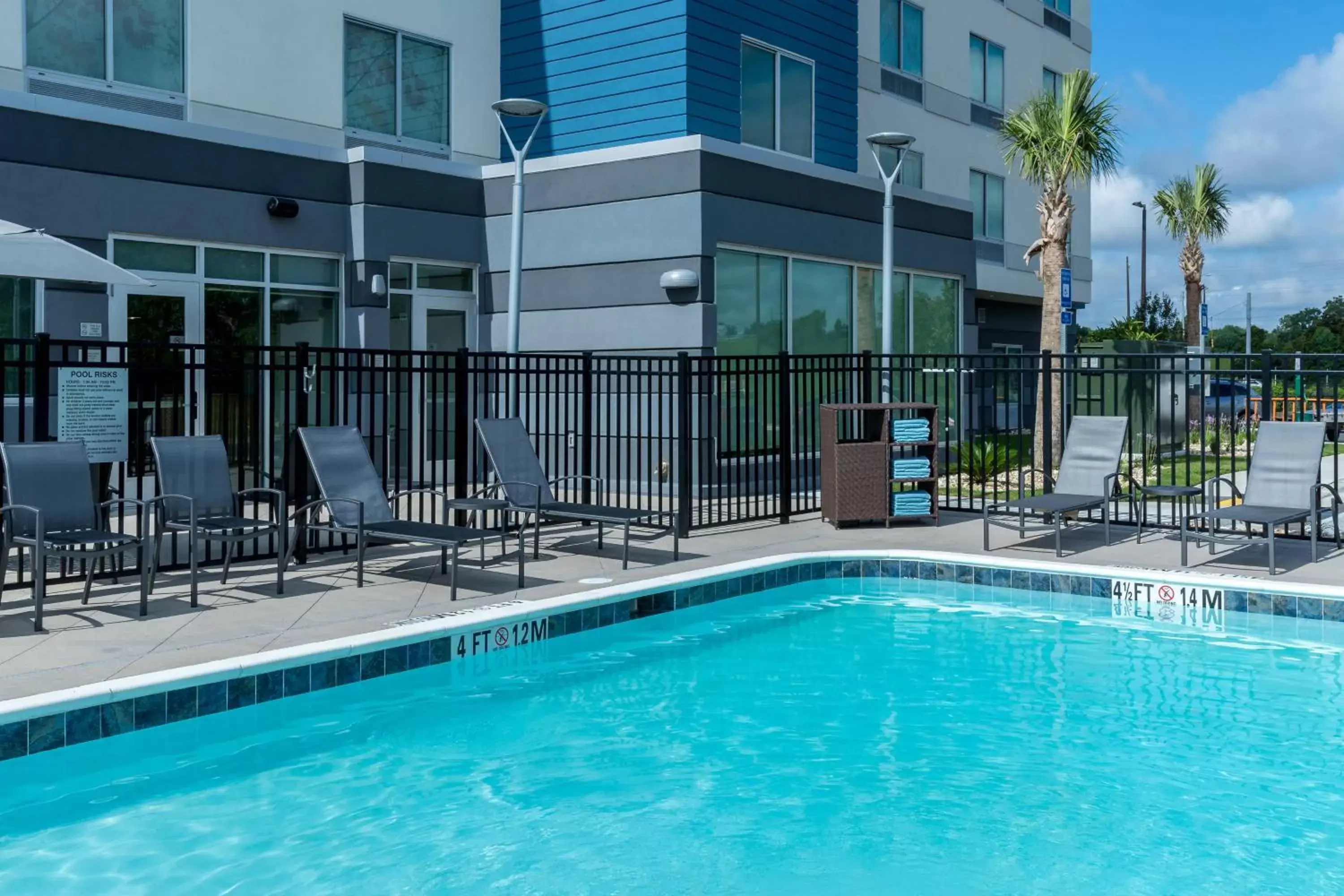 Swimming Pool in Fairfield Inn & Suites by Marriott Savannah I-95 North