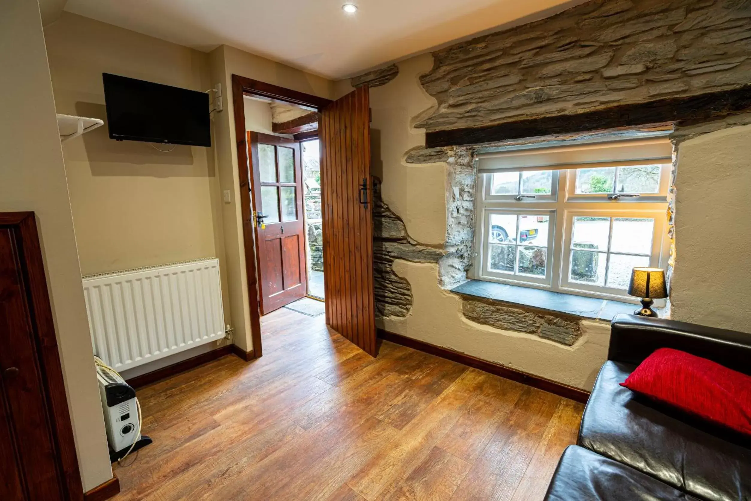 Living room in Grapes Hotel, Bar & Restaurant Snowdonia Nr Zip World Living room in Grapes Hotel, Bar & Restaurant Snowdonia Nr Zip World