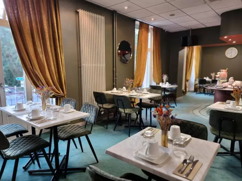 Food and drinks, Restaurant/Places to Eat in Hôtel Escurial - Centre Gare