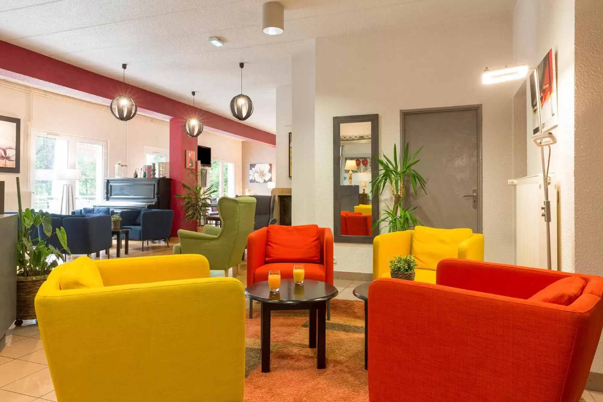 Communal lounge/ TV room, Lobby/Reception in The Originals City, Hôtel Aster, Saint-Avold Nord (Inter-Hotel)