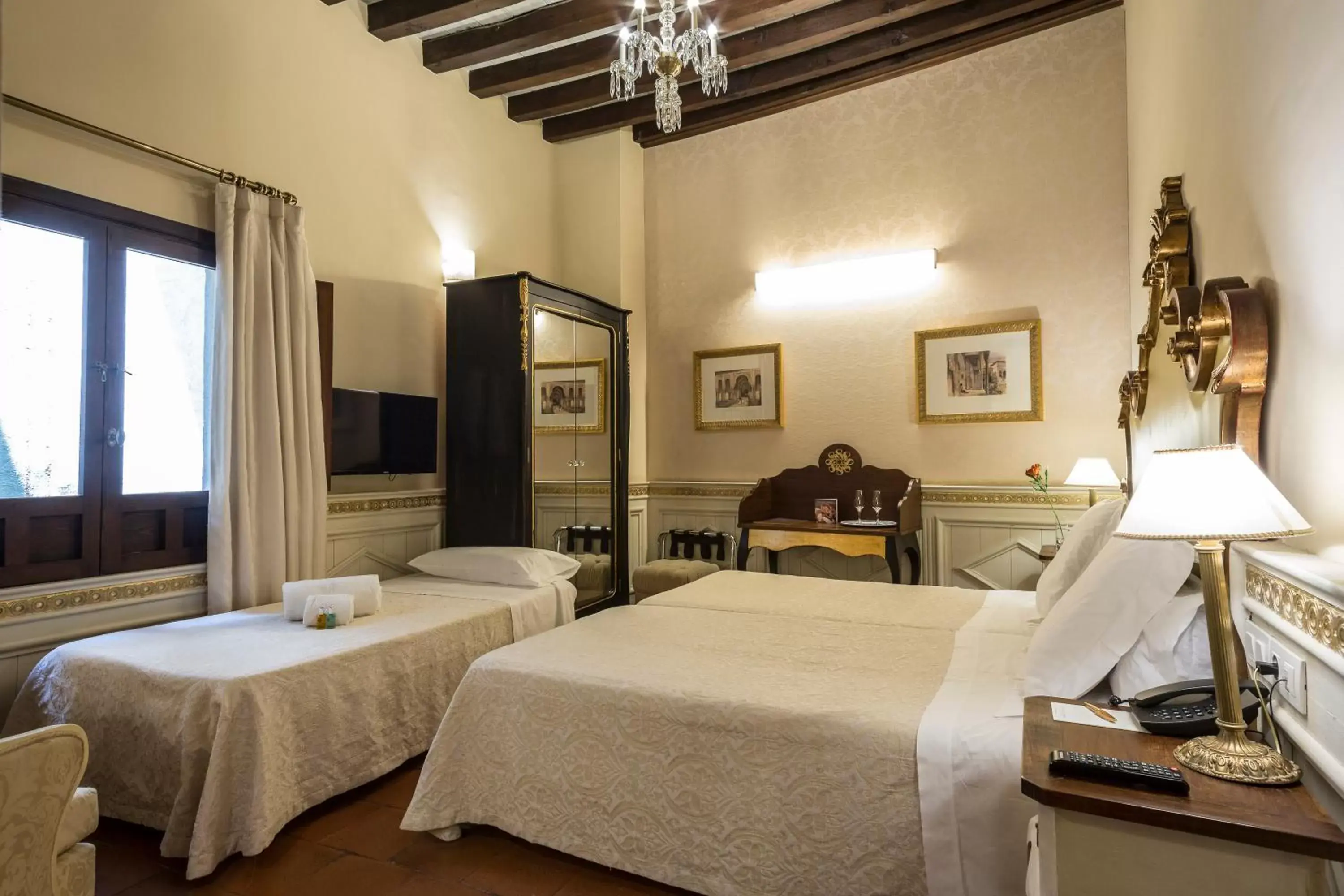 Bed in Hotel Casa 1800 Granada