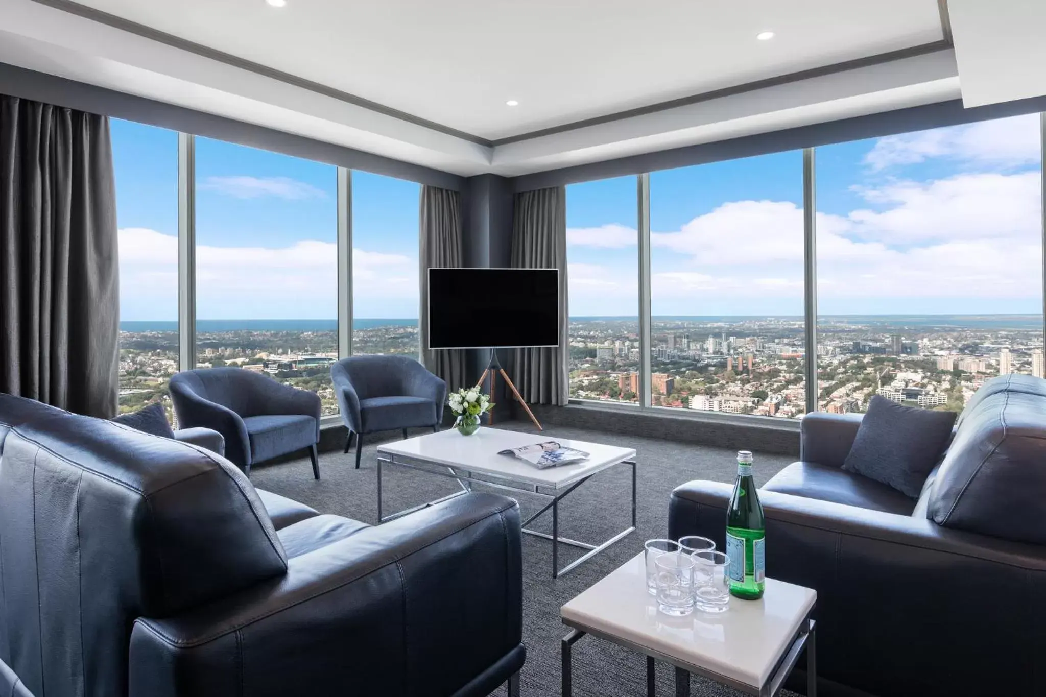 Living room, Seating Area in Meriton Suites World Tower, Sydney