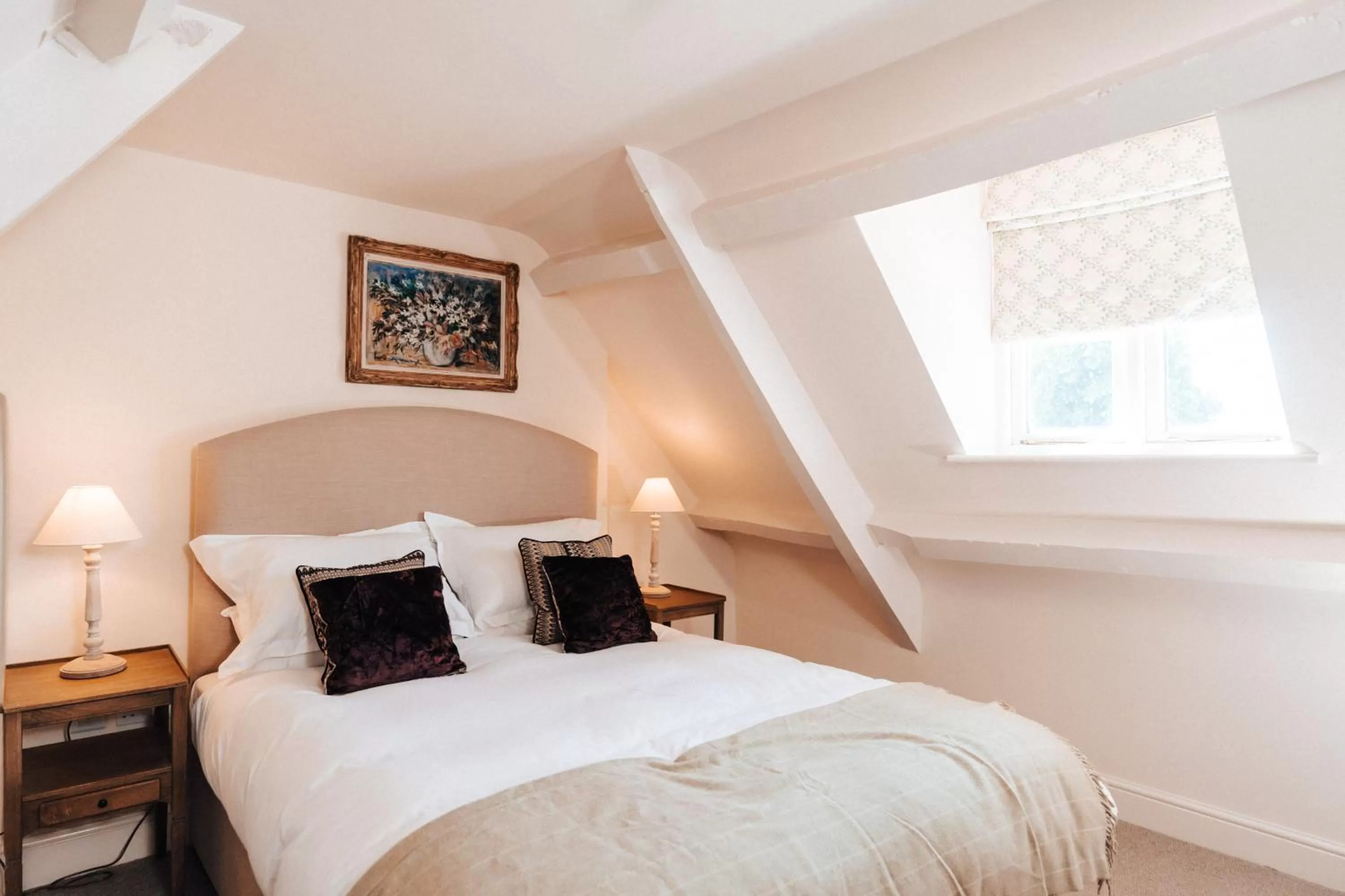 Bed in Cat and Custard Pot Inn