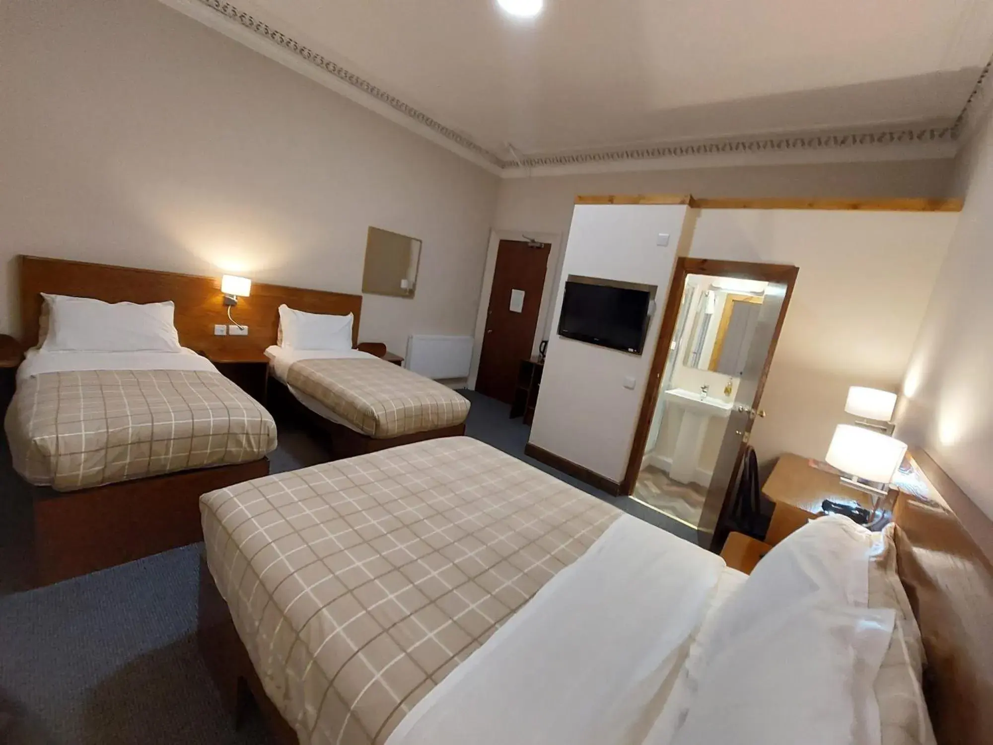Bed in Edinburgh House Hotel - B&B