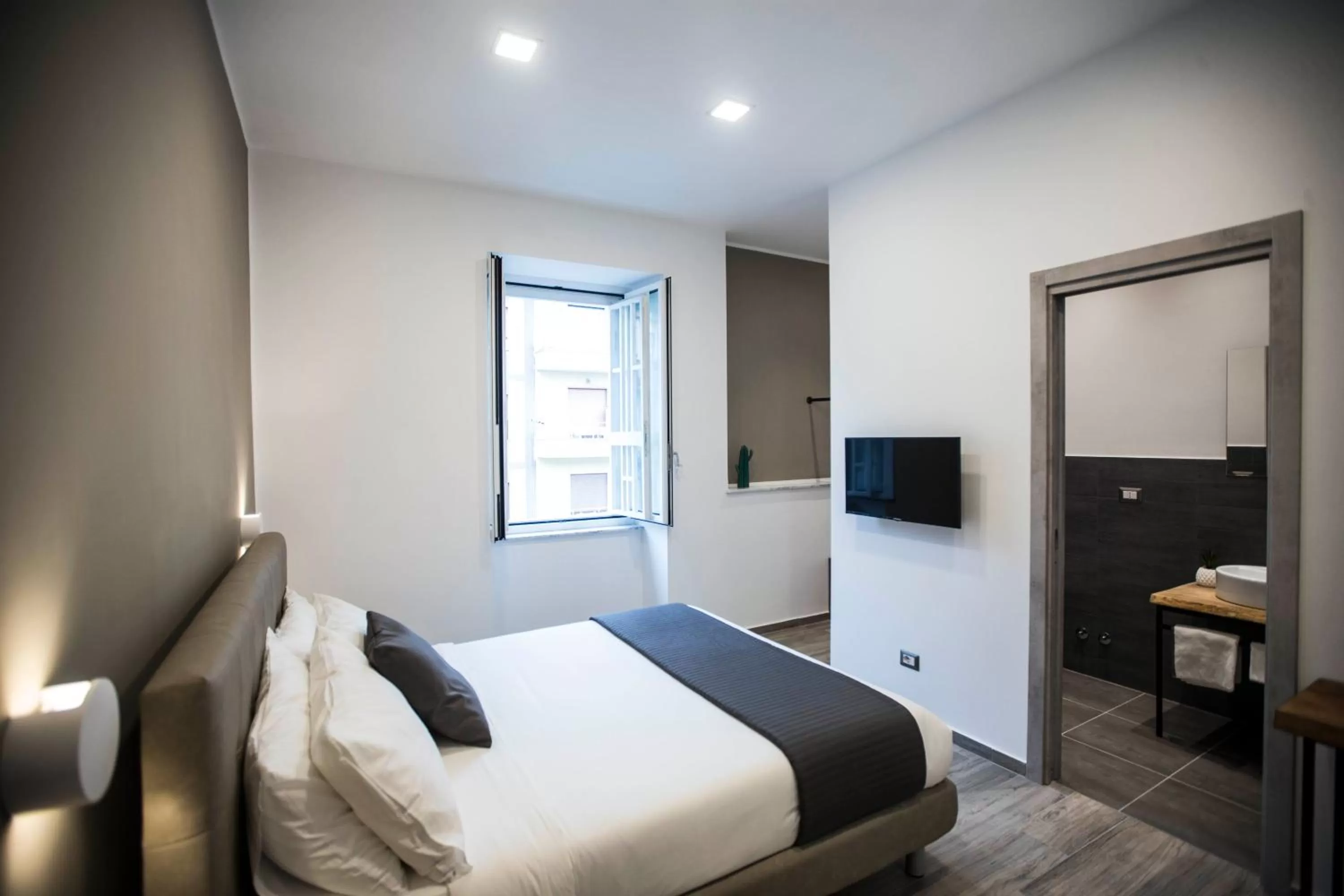 Bathroom, Bed in GB Central Station Napoli