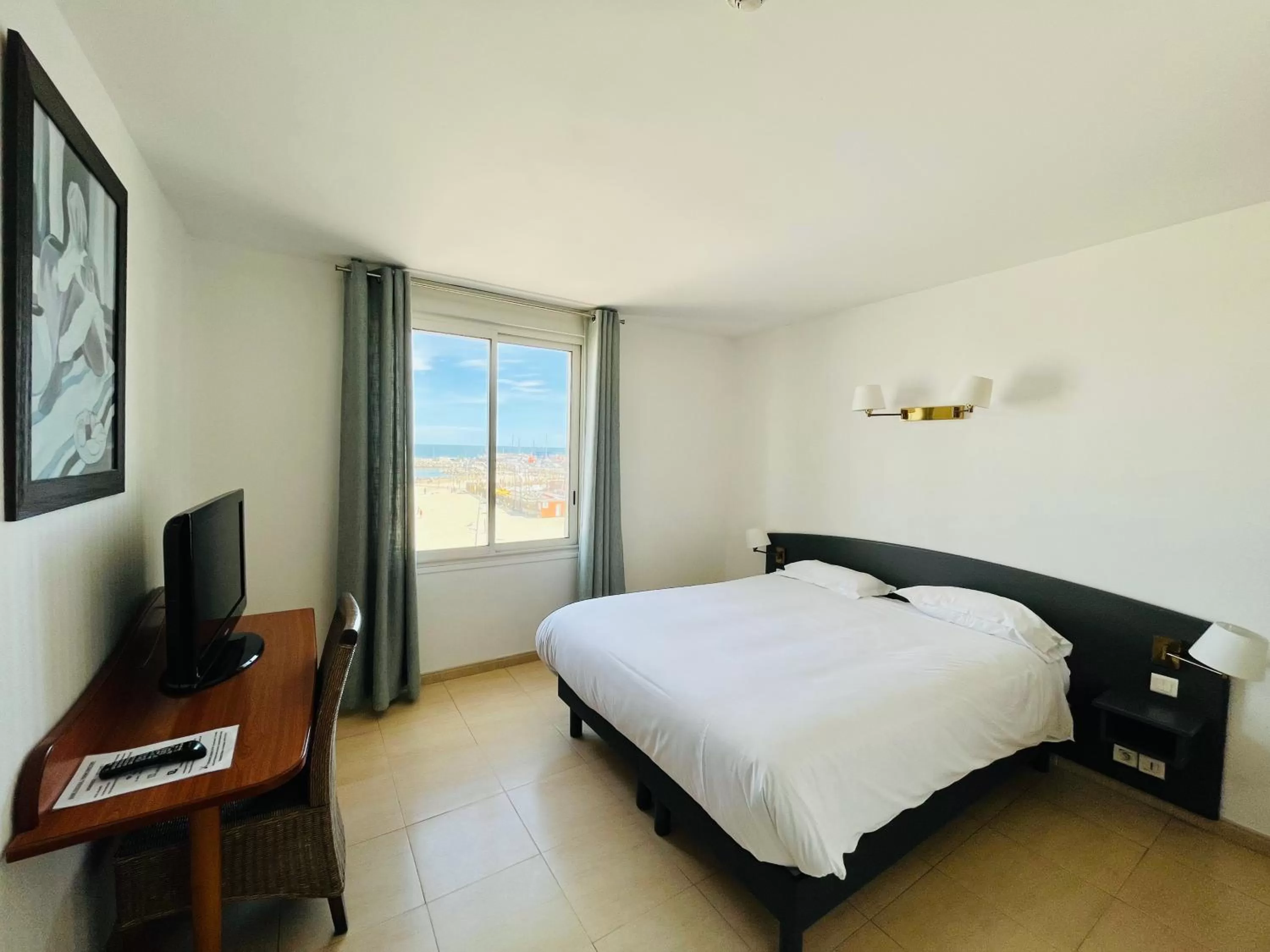 Photo of the whole room, Bed in Les Alizes