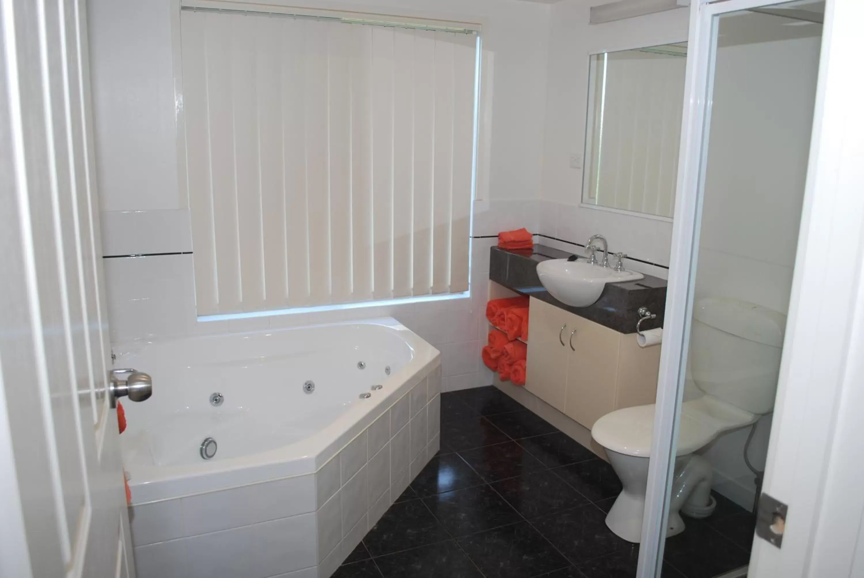 Bathroom in Lookout Holiday Units