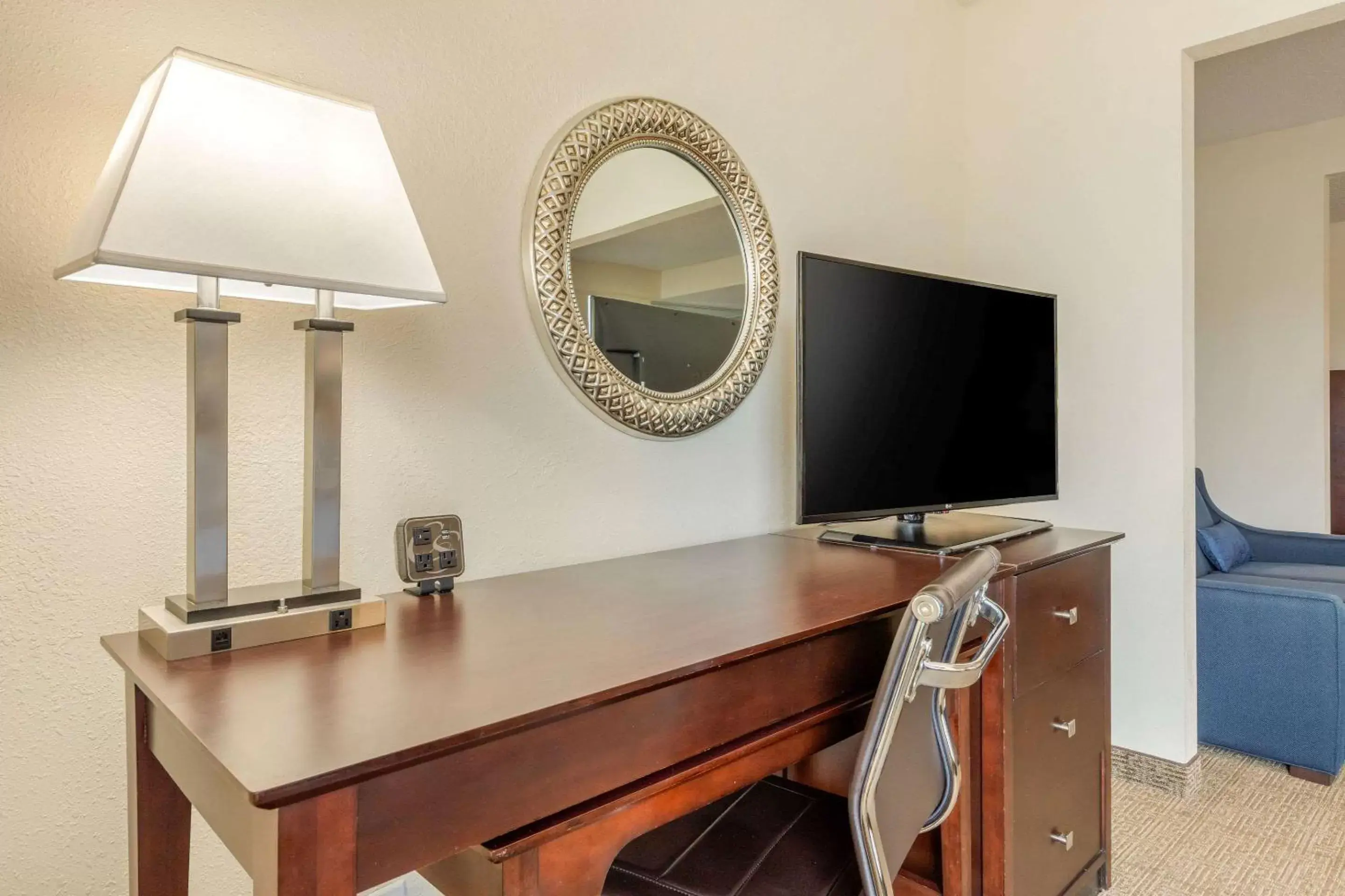 Photo of the whole room, TV/Entertainment Center in Comfort Suites Gastonia - Charlotte