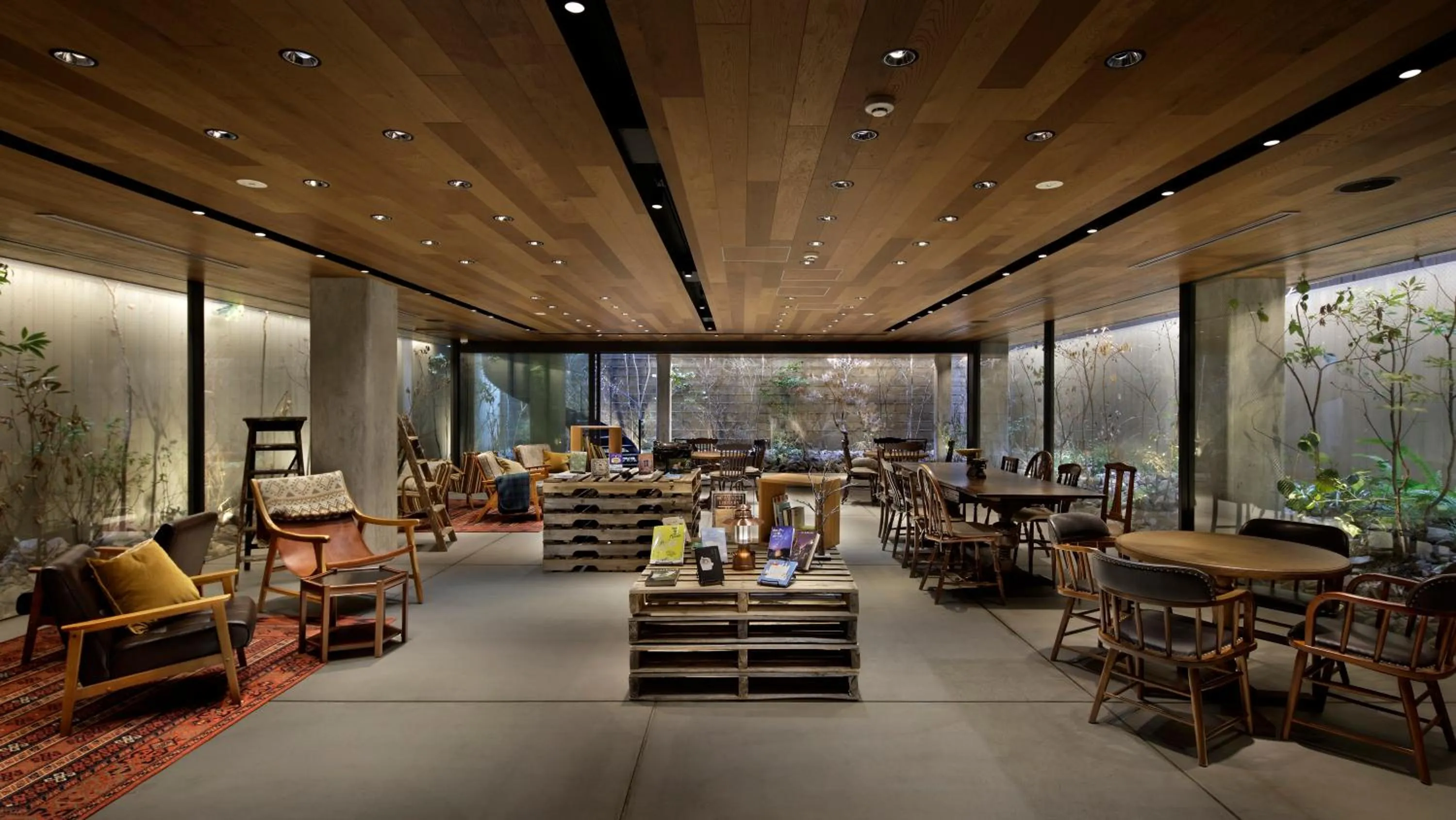 Communal lounge/ TV room in Piece Hostel Sanjo