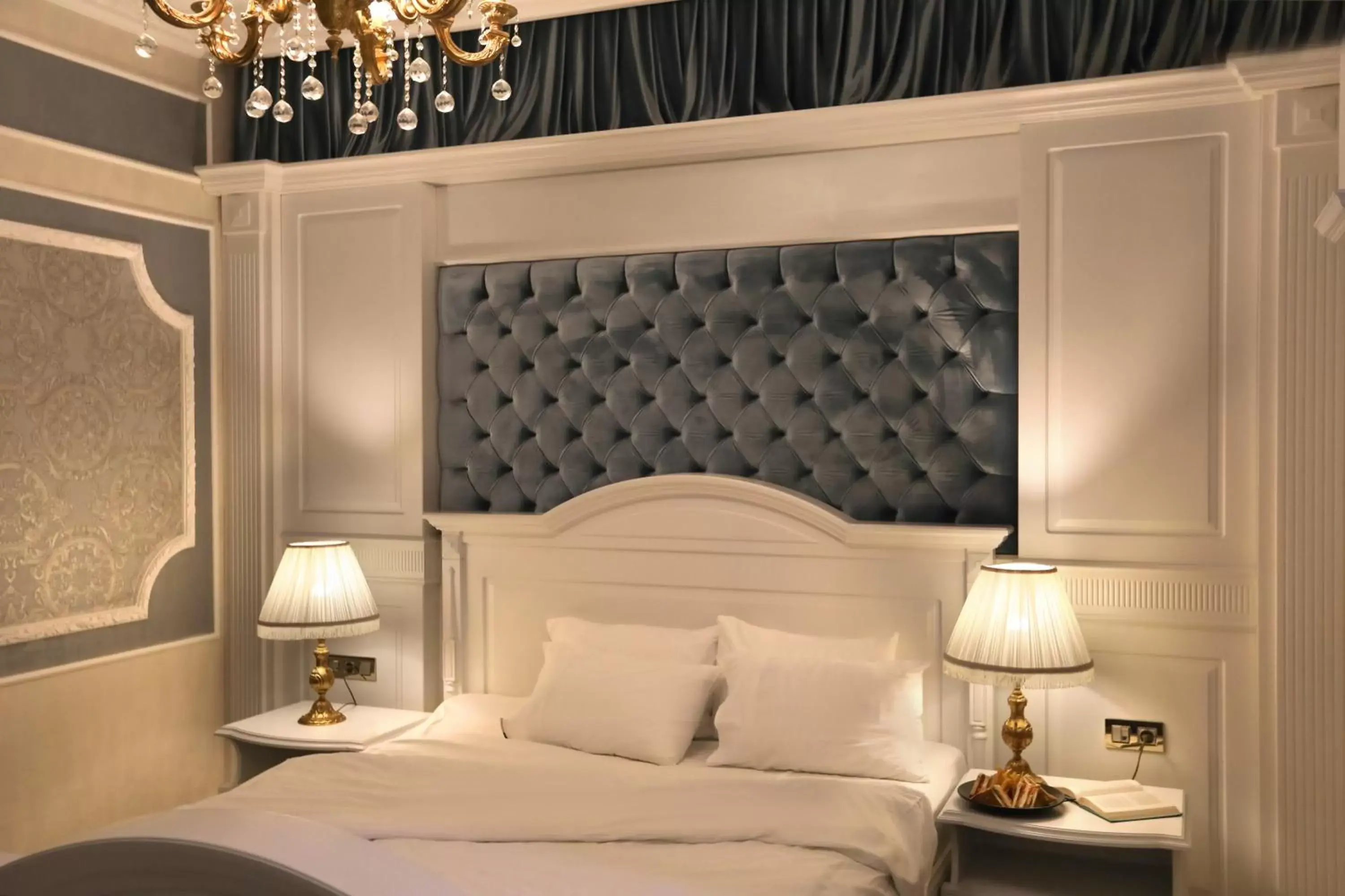 Day, Bed in Legacy Ottoman Hotel