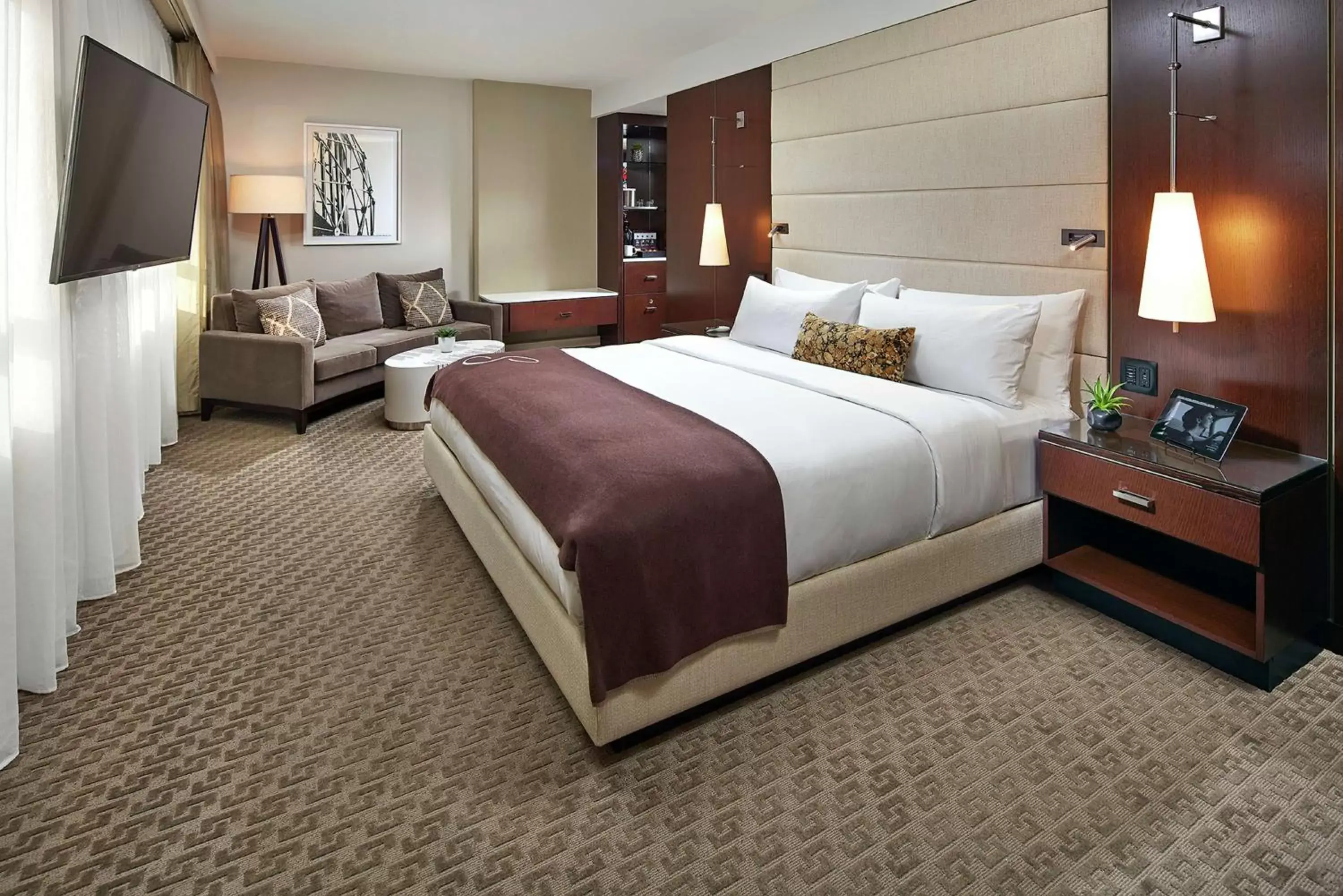 Living room, Bed in The Statler Dallas, Curio Collection By Hilton