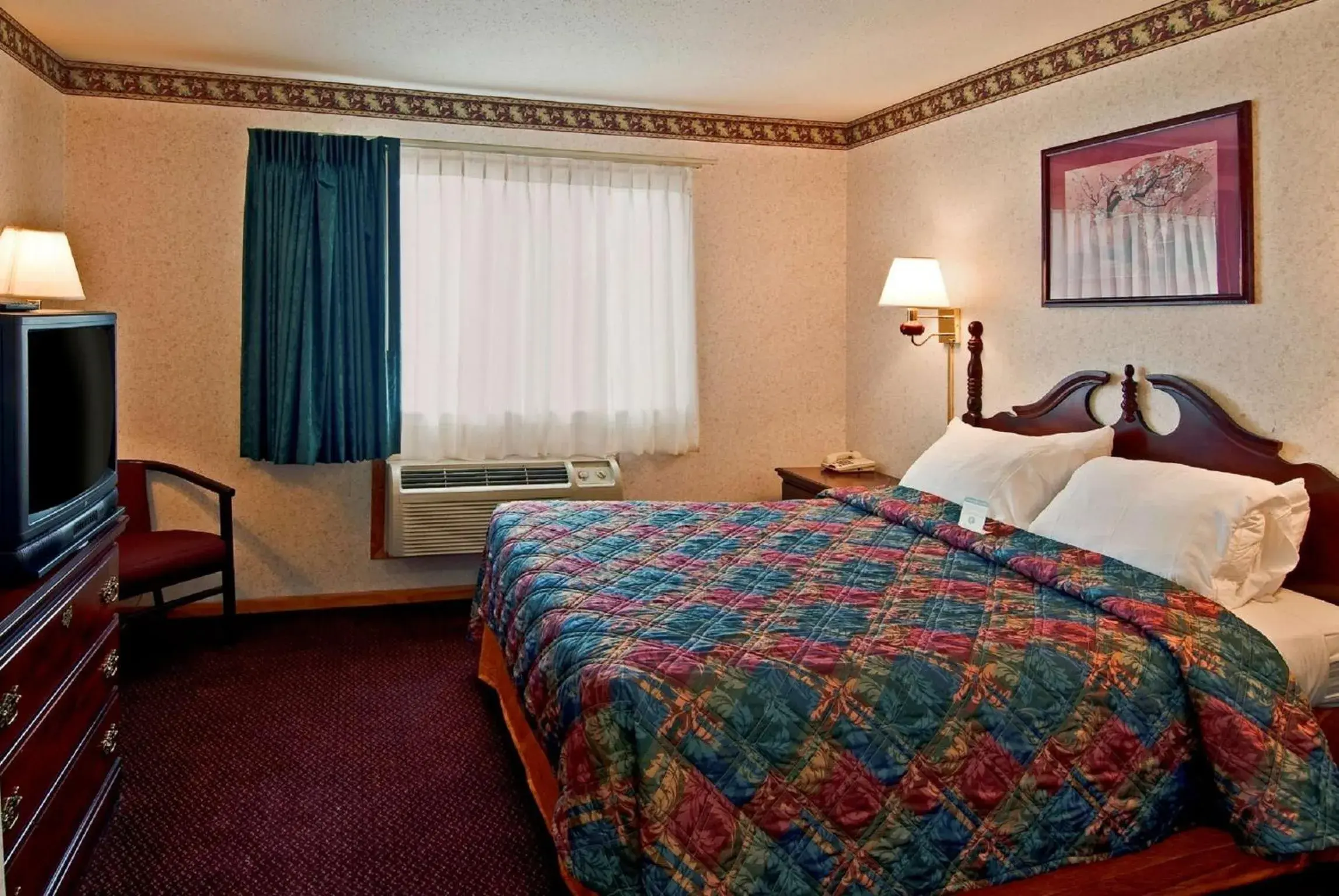 Bedroom, Bed in Americas Best Value Inn & Suites Waukegan Gurnee