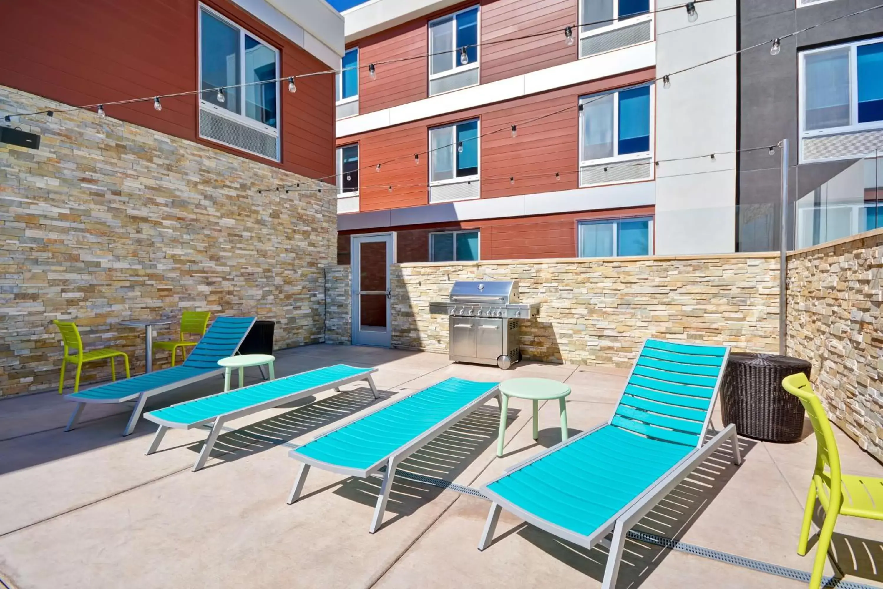 Pool view, Swimming Pool in Home2 Suites By Hilton Livermore