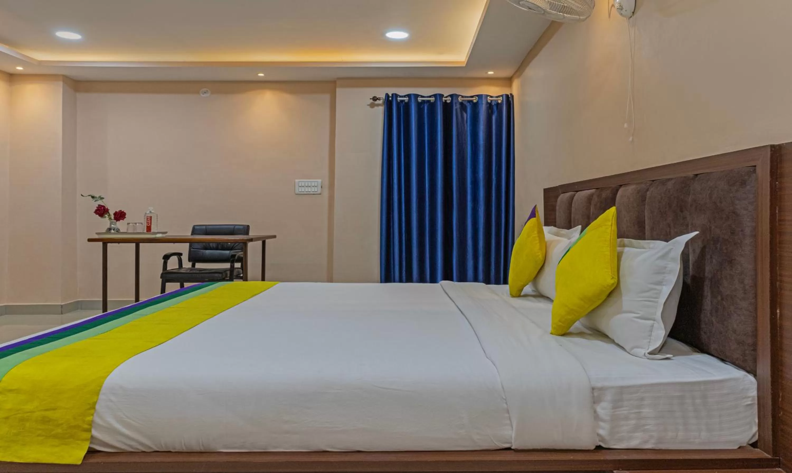 Bed in Itsy Hotels Kashi Grand, BHU