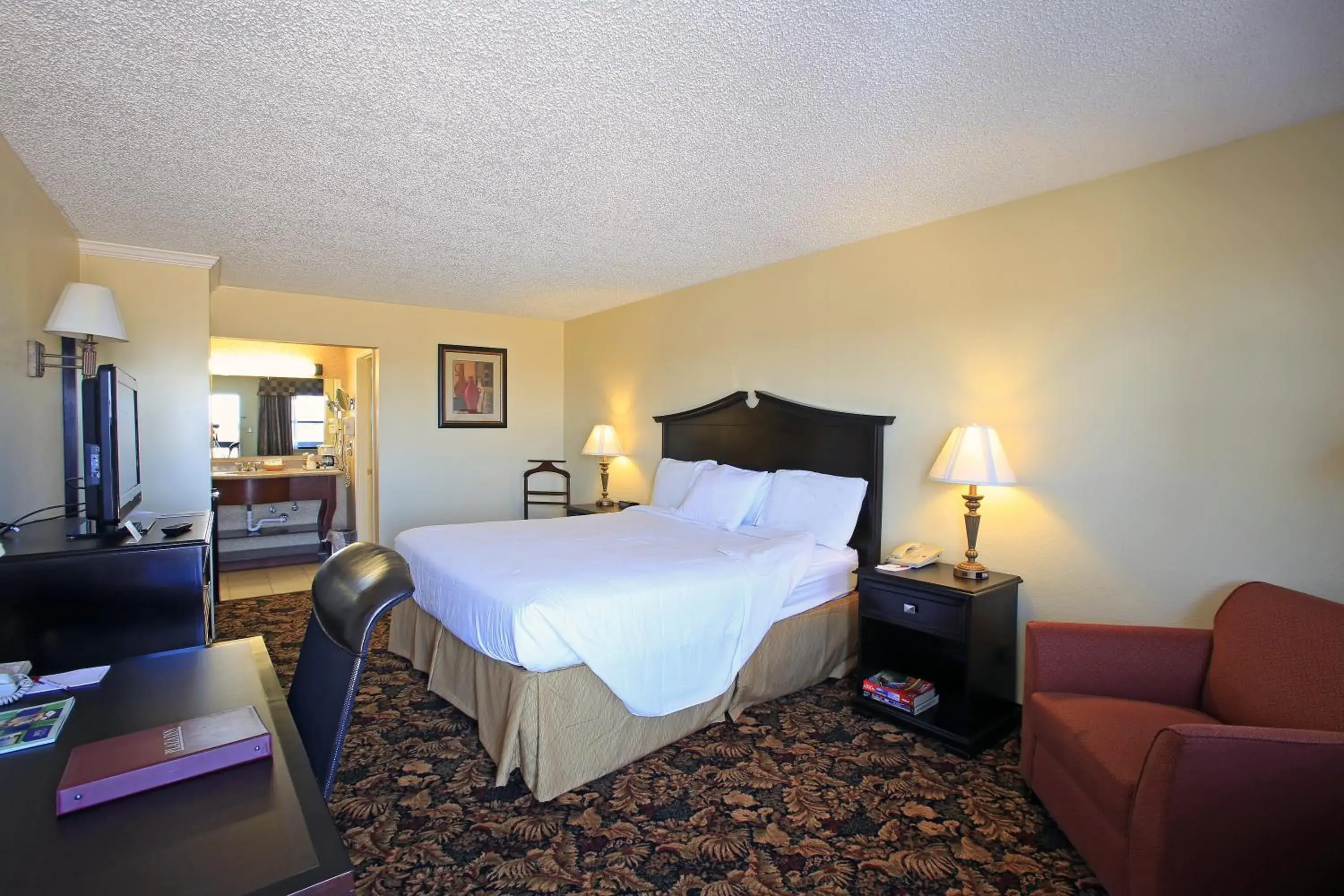 Bedroom, Bed in Plaza Inn Midland