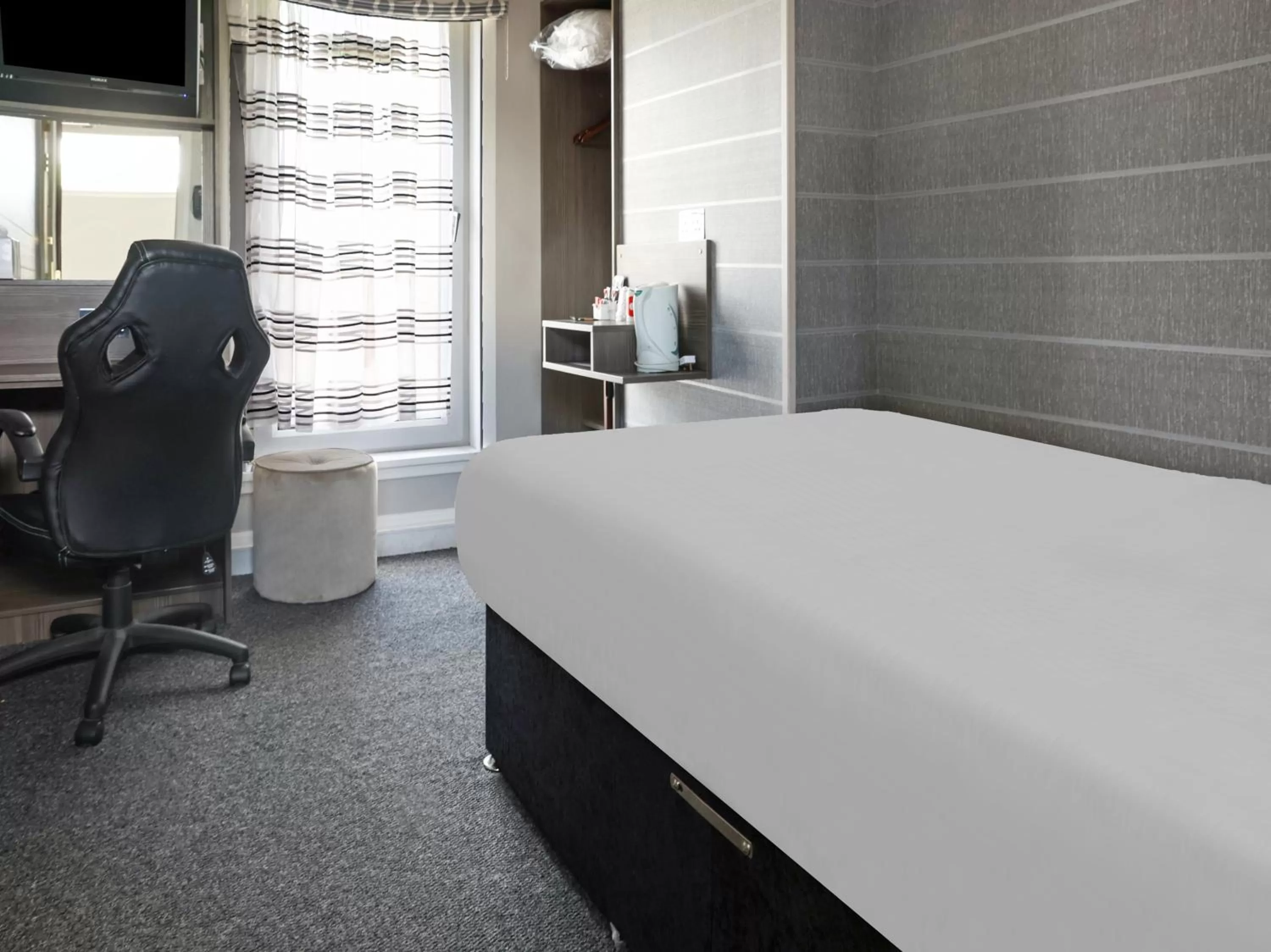 Bedroom, Bed in Dryfesdale Hotel - BW Signature Collection