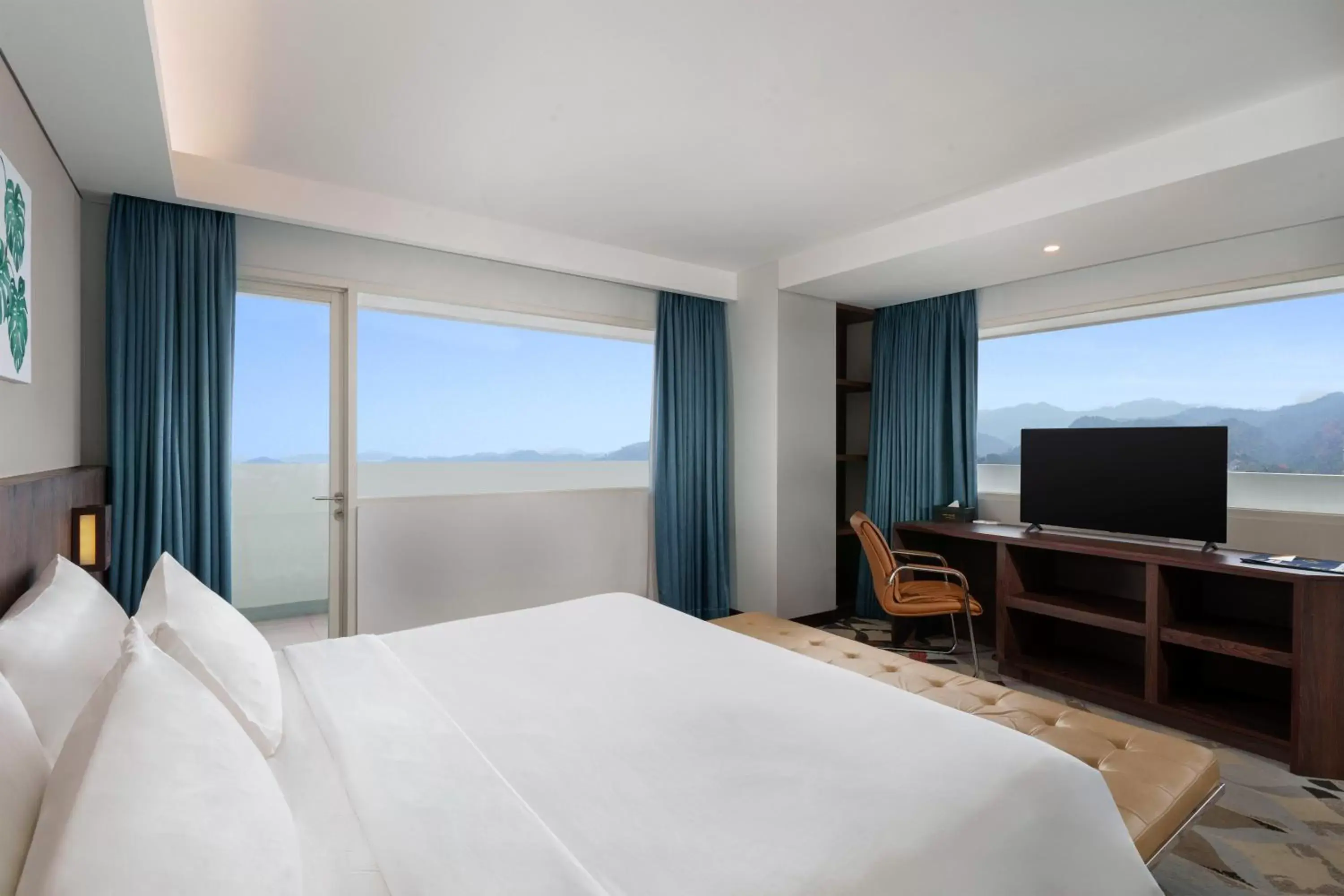 Bed, Sea View in Golden Tulip Springhill Lampung