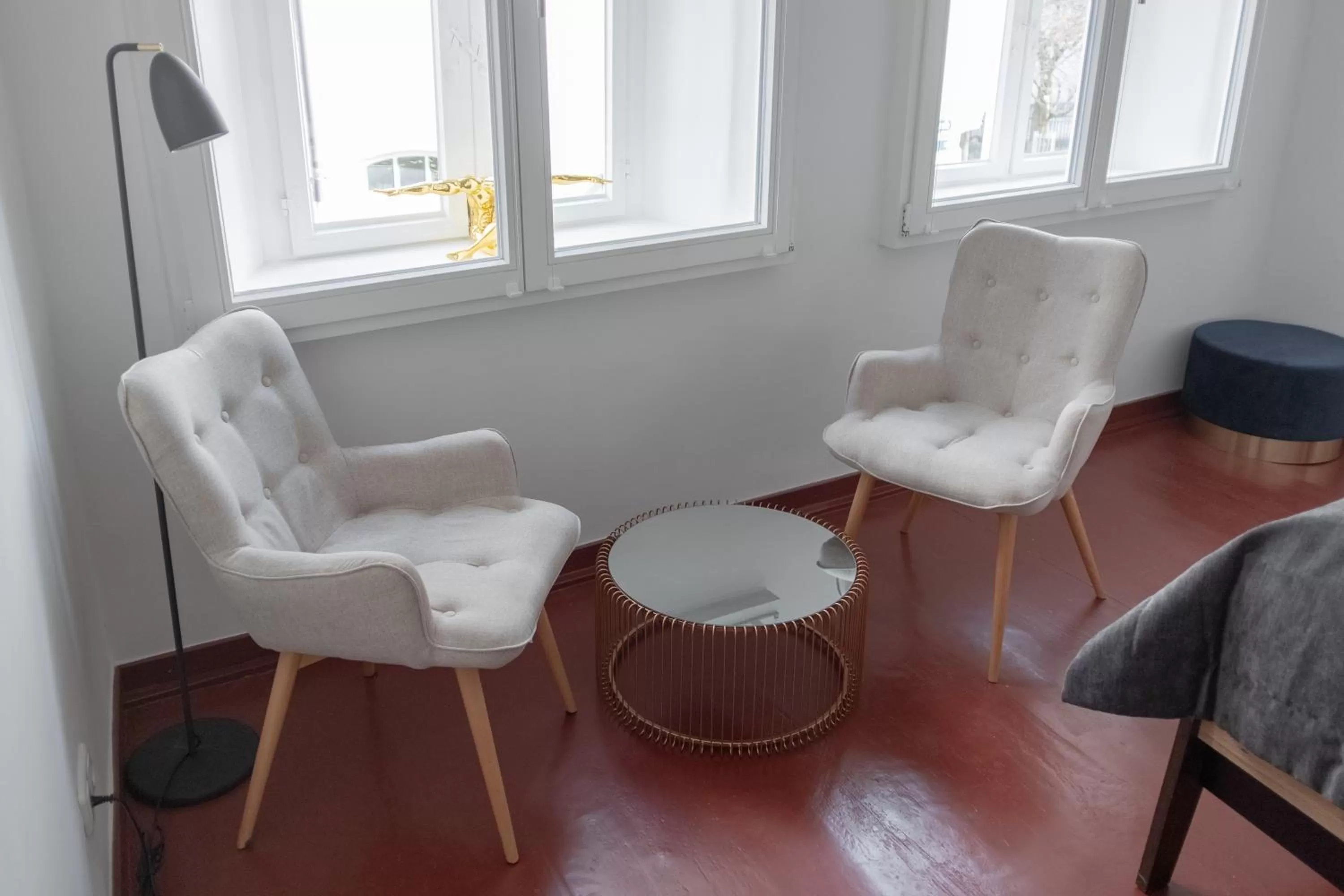 Seating area in ANA Living Augsburg City Center by Arthotel ANA - Self-Service-Hotel