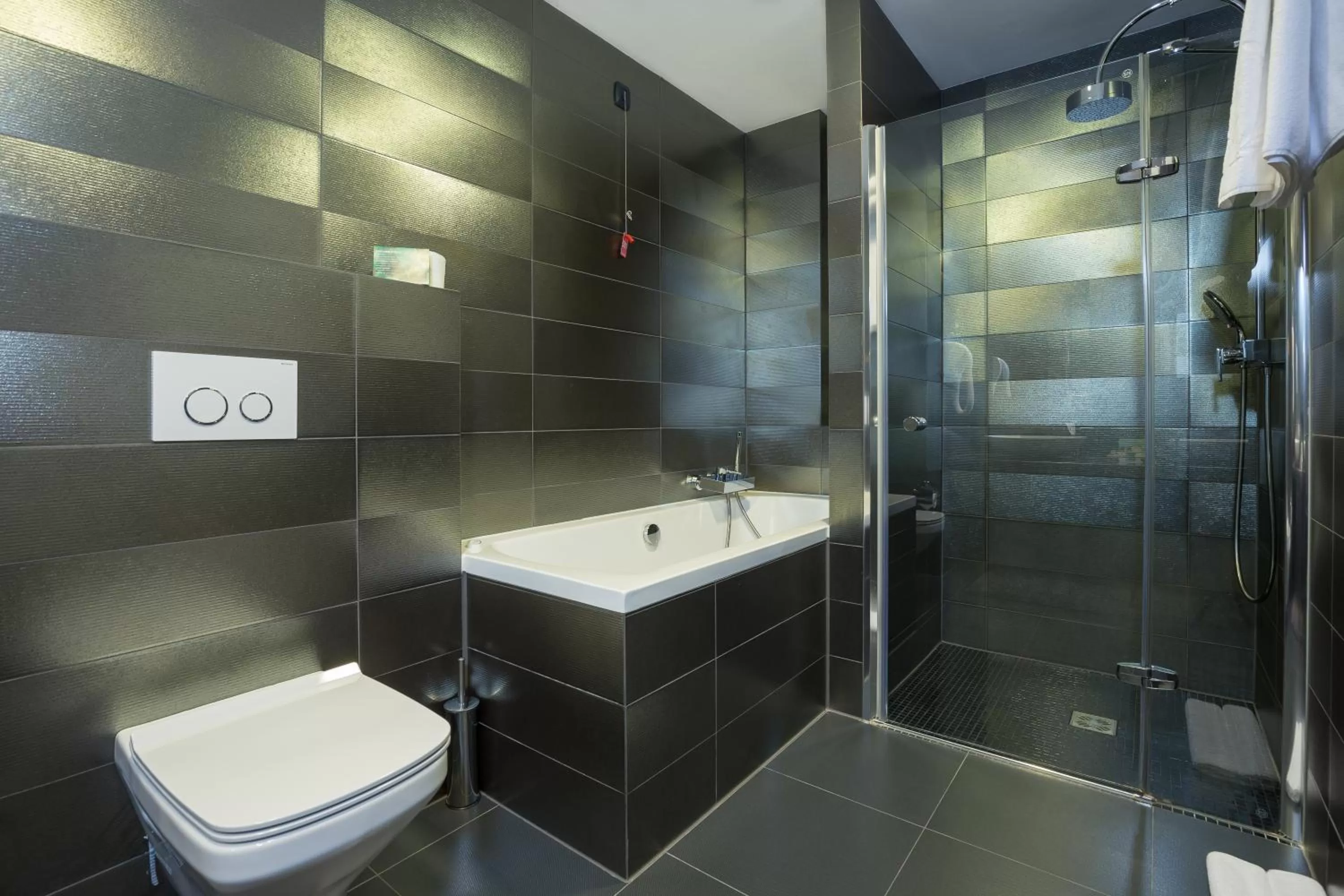 Bathroom in Emerald Hotel