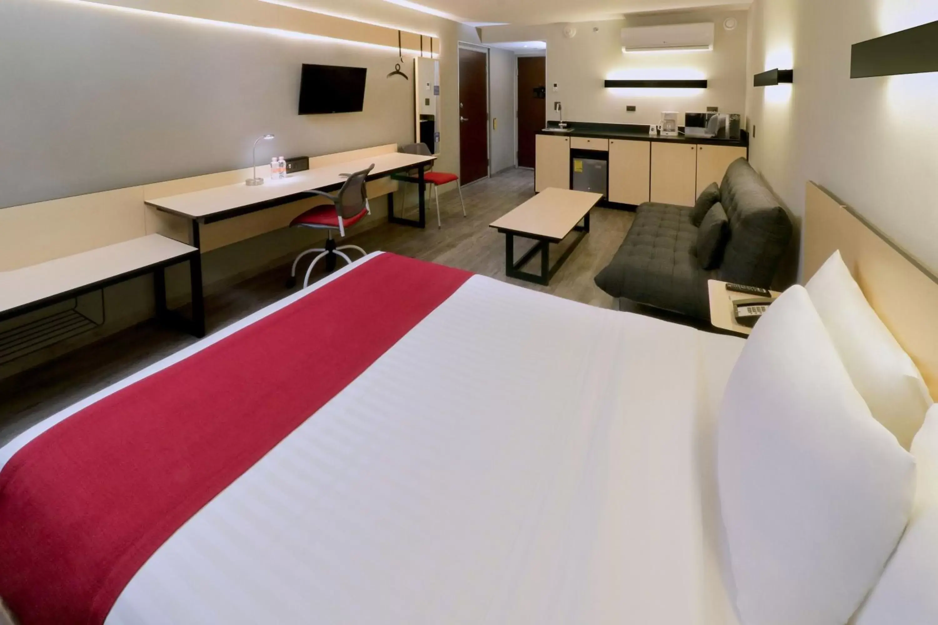 Photo of the whole room, Bed in City Express by Marriott Piedras Negras