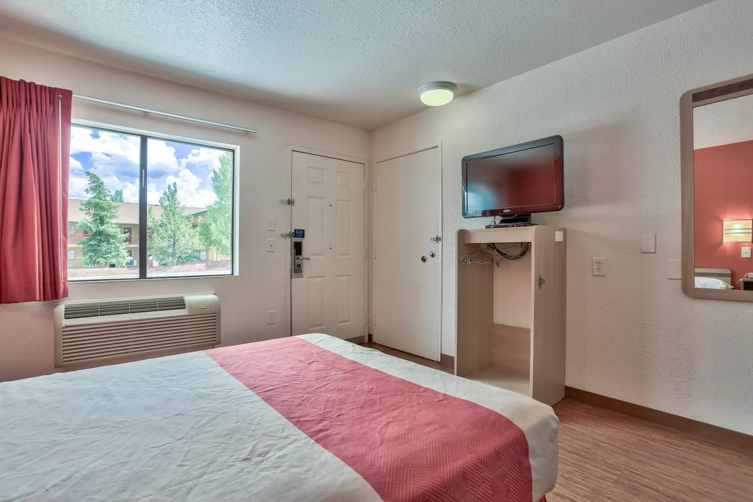 Photo of the whole room, Bed in Motel 6-Flagstaff, AZ - West - Woodland Village